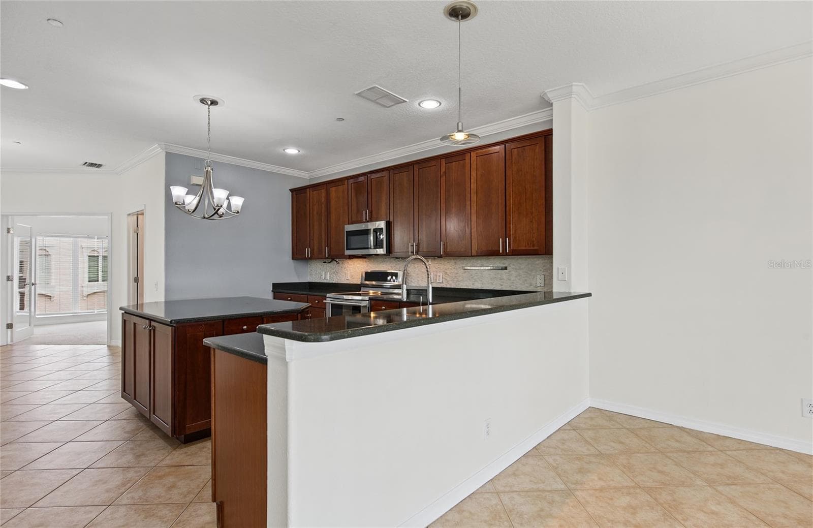 fresh paint in living area - 1146 VENETIAN HARBOR DR NE, ST PETERSBURG