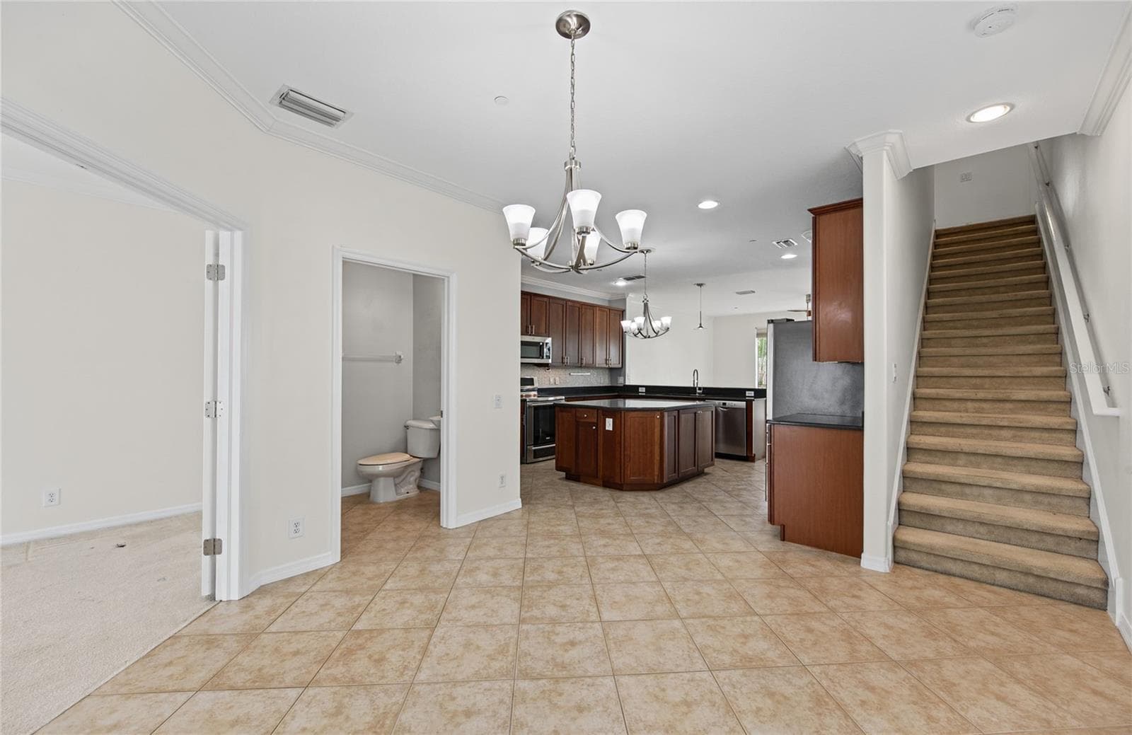 new paint in dining area - 1146 VENETIAN HARBOR DR NE, ST PETERSBURG