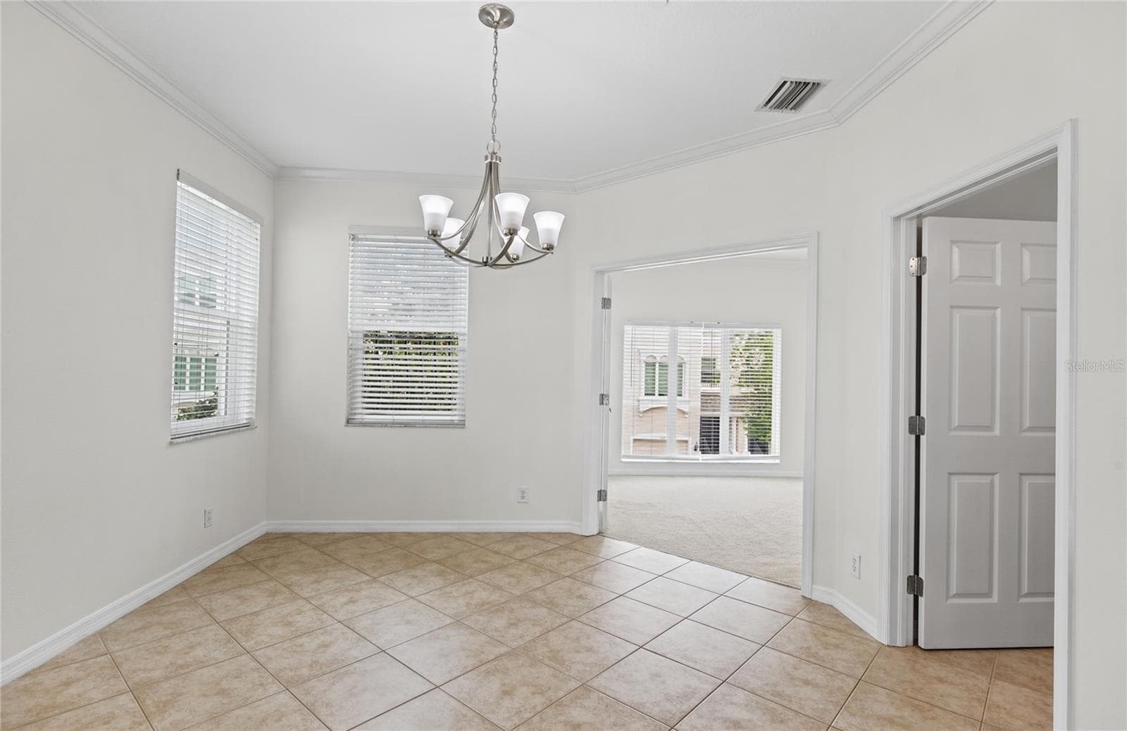 fresh paint in dining area - 1146 VENETIAN HARBOR DR NE, ST PETERSBURG