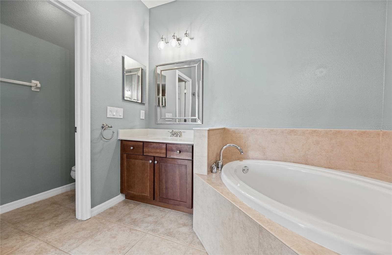 separate water closet in owners suite - 1146 VENETIAN HARBOR DR NE, ST PETERSBURG