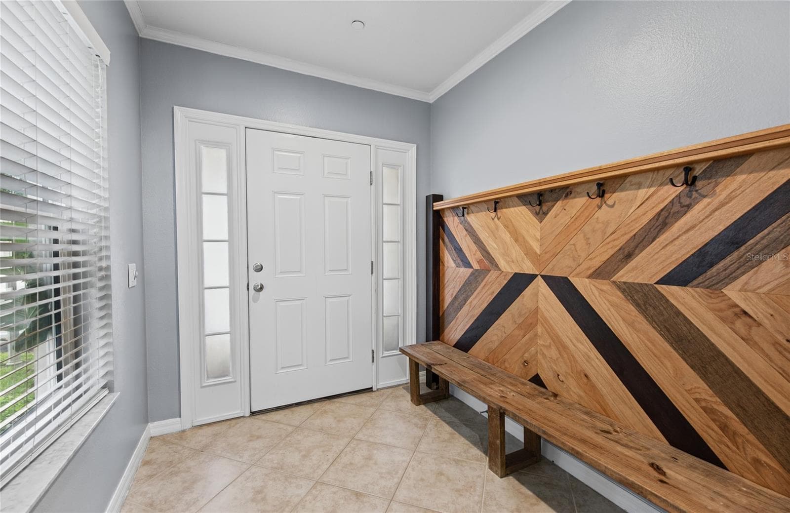 entrance and welcoming place to store purses, backpacks and shoes - 1146 VENETIAN HARBOR DR NE, ST PETERSBURG