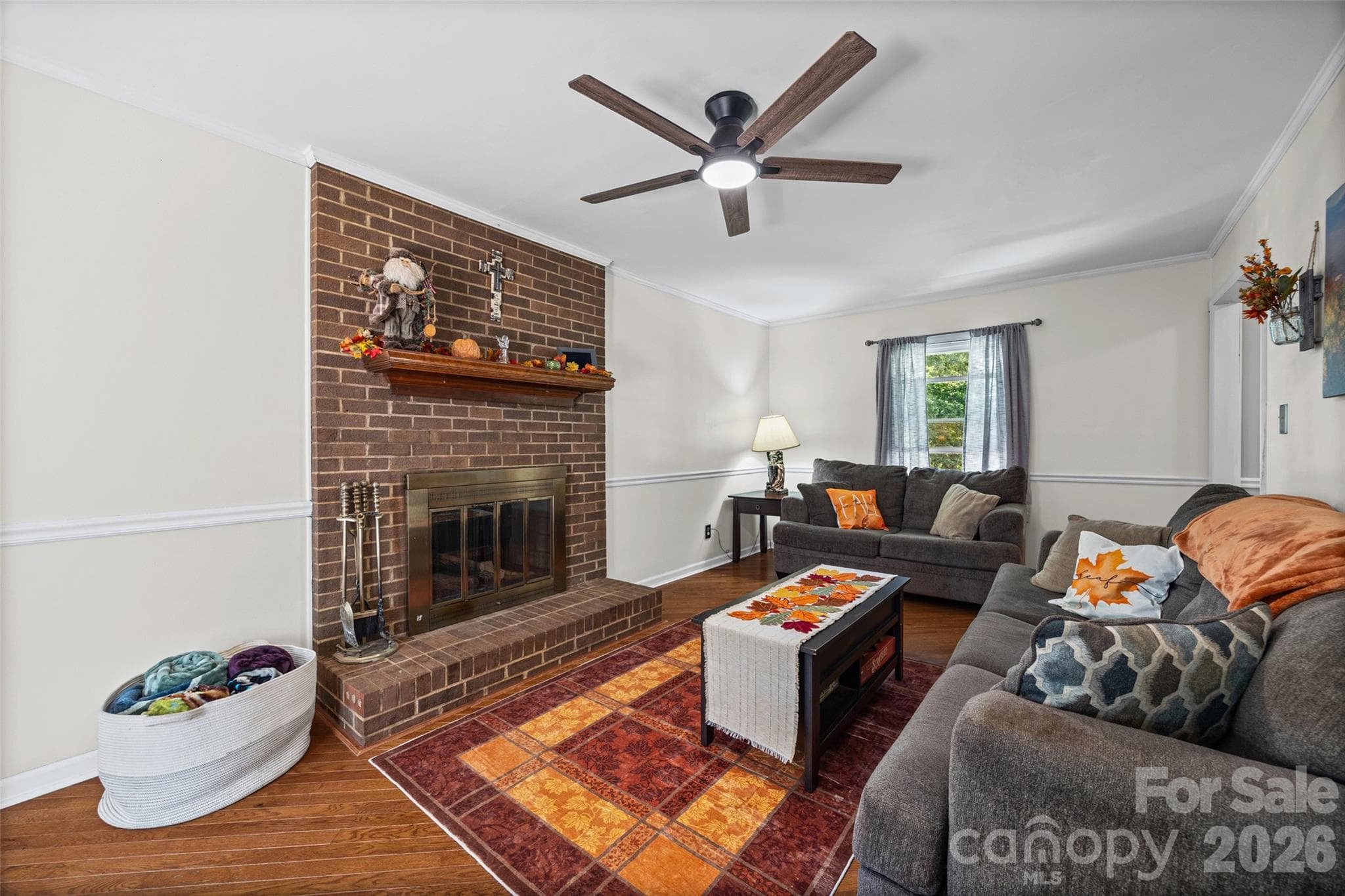 Single Family Residence at 419 Holly Drive, Belmont, photo 7 of 24