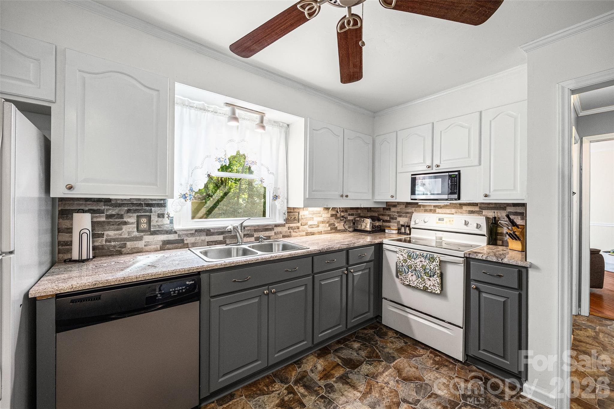 Single Family Residence at 419 Holly Drive, Belmont, photo 10 of 24