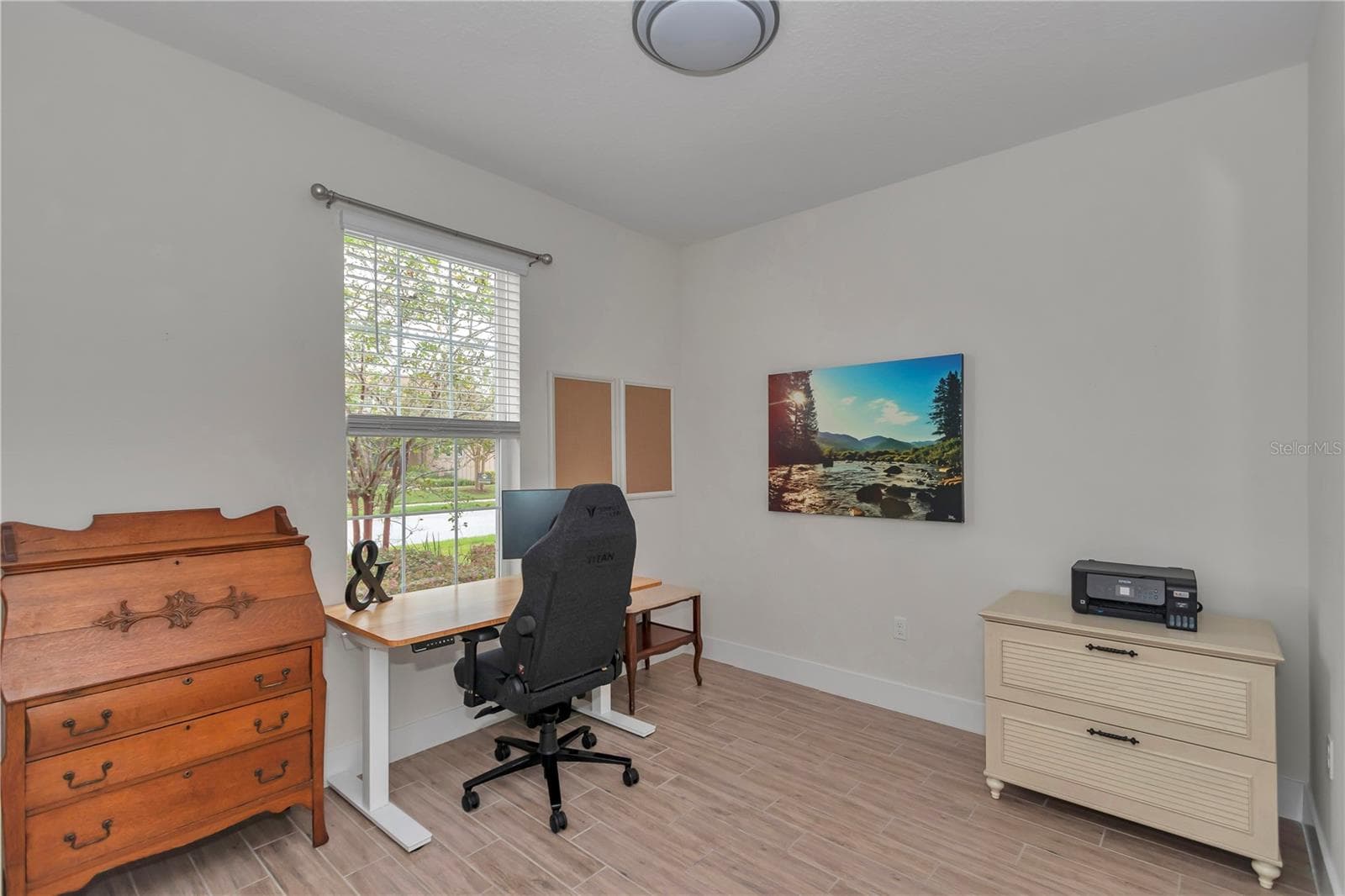 Large front bedroom - currently used as an office - 4358 NW 57TH AVE, OCALA