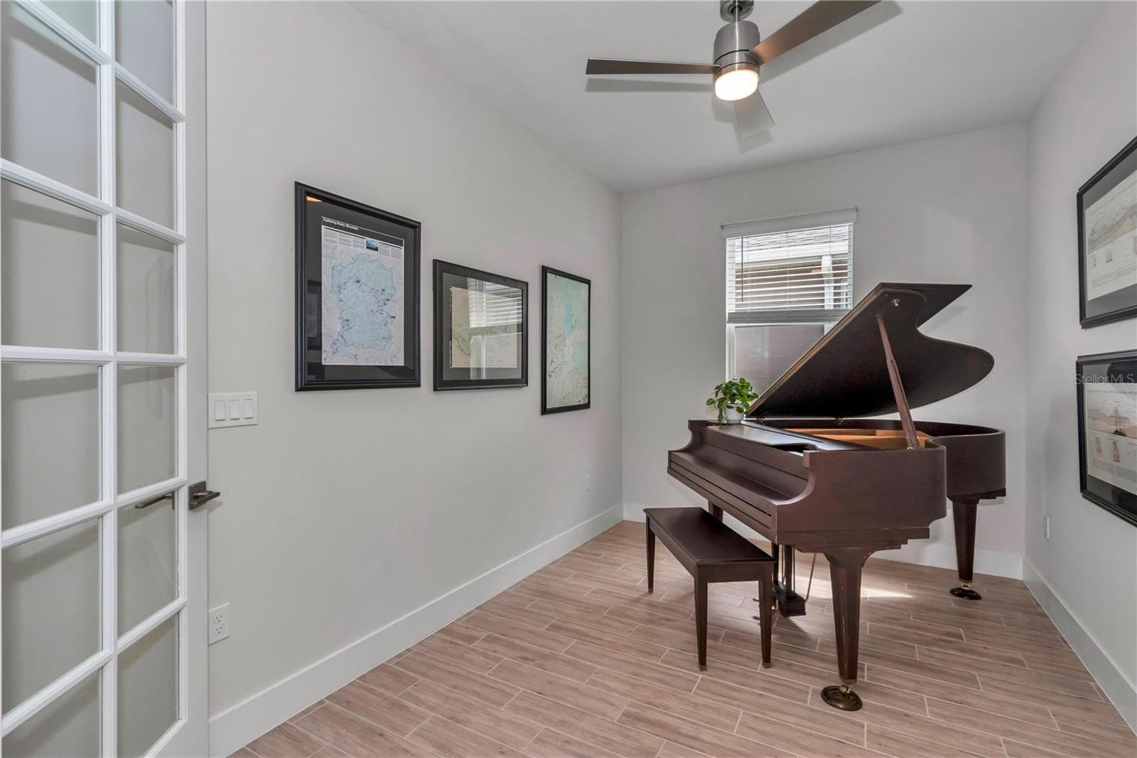 Awesome den or flex space. Large enough for a baby grand piano. - 4358 NW 57TH AVE, OCALA