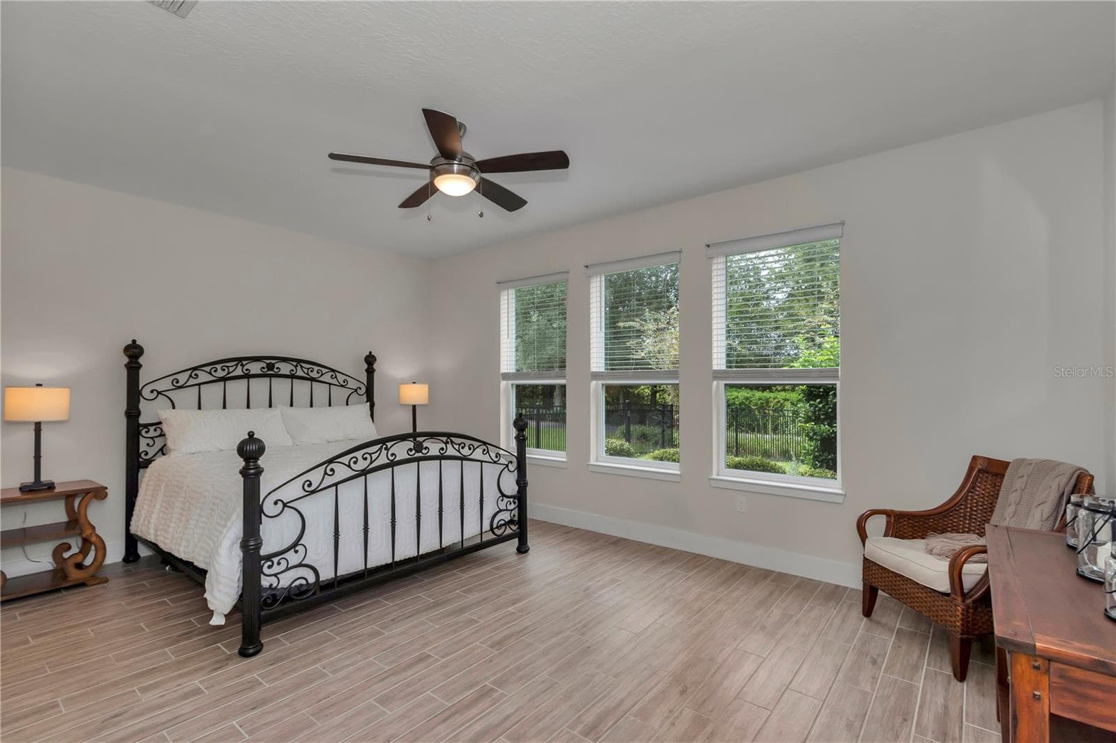 Large primary suite with garden views - 4358 NW 57TH AVE, OCALA