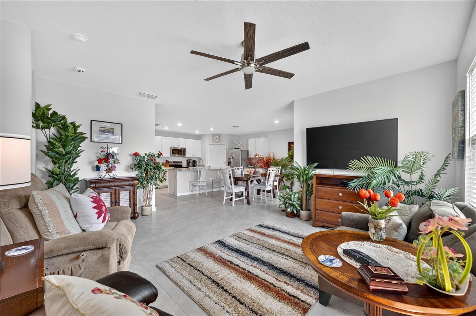 Spacious Living Room - 4367 LOOKING GLASS PL, SANFORD