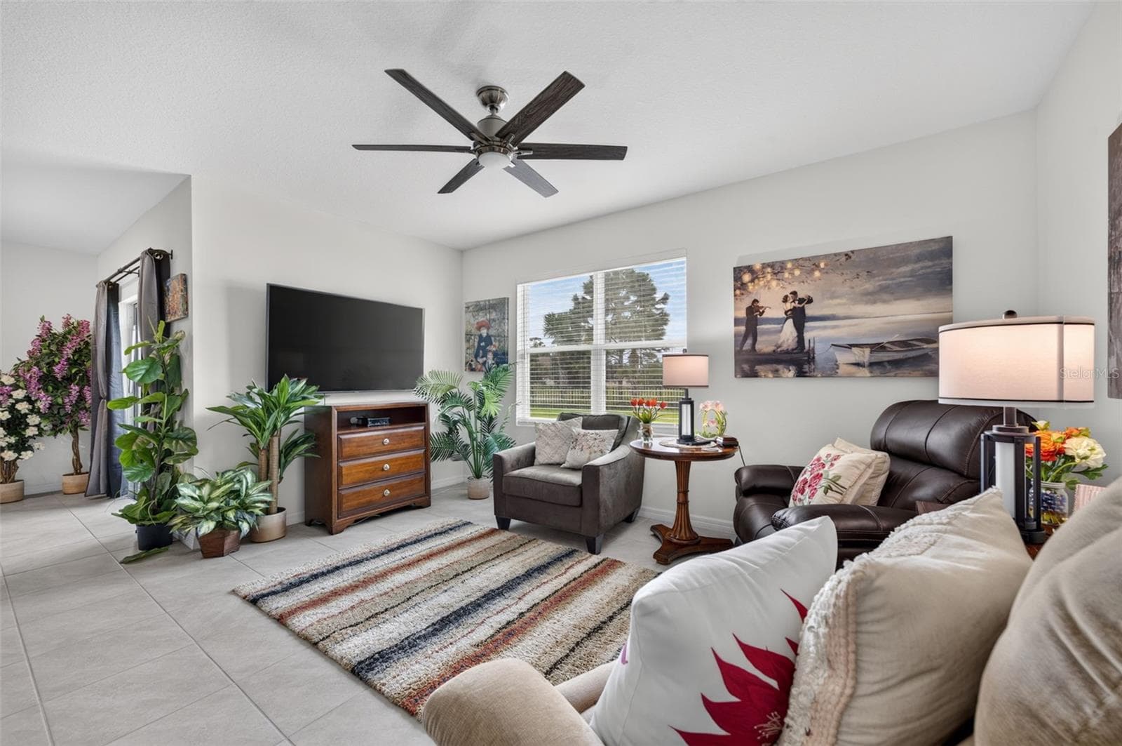 Light & Bright Living Room - 4367 LOOKING GLASS PL, SANFORD
