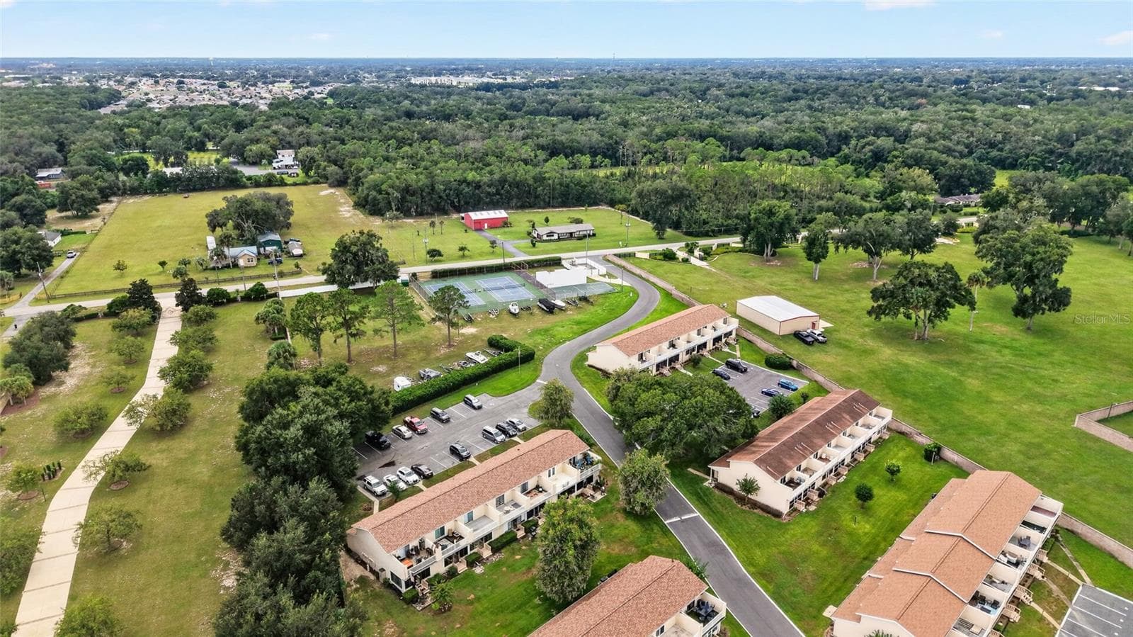 Condominium at 11001 SE SUNSET HARBOR RD #E36, SUMMERFIELD, photo 62 of 78