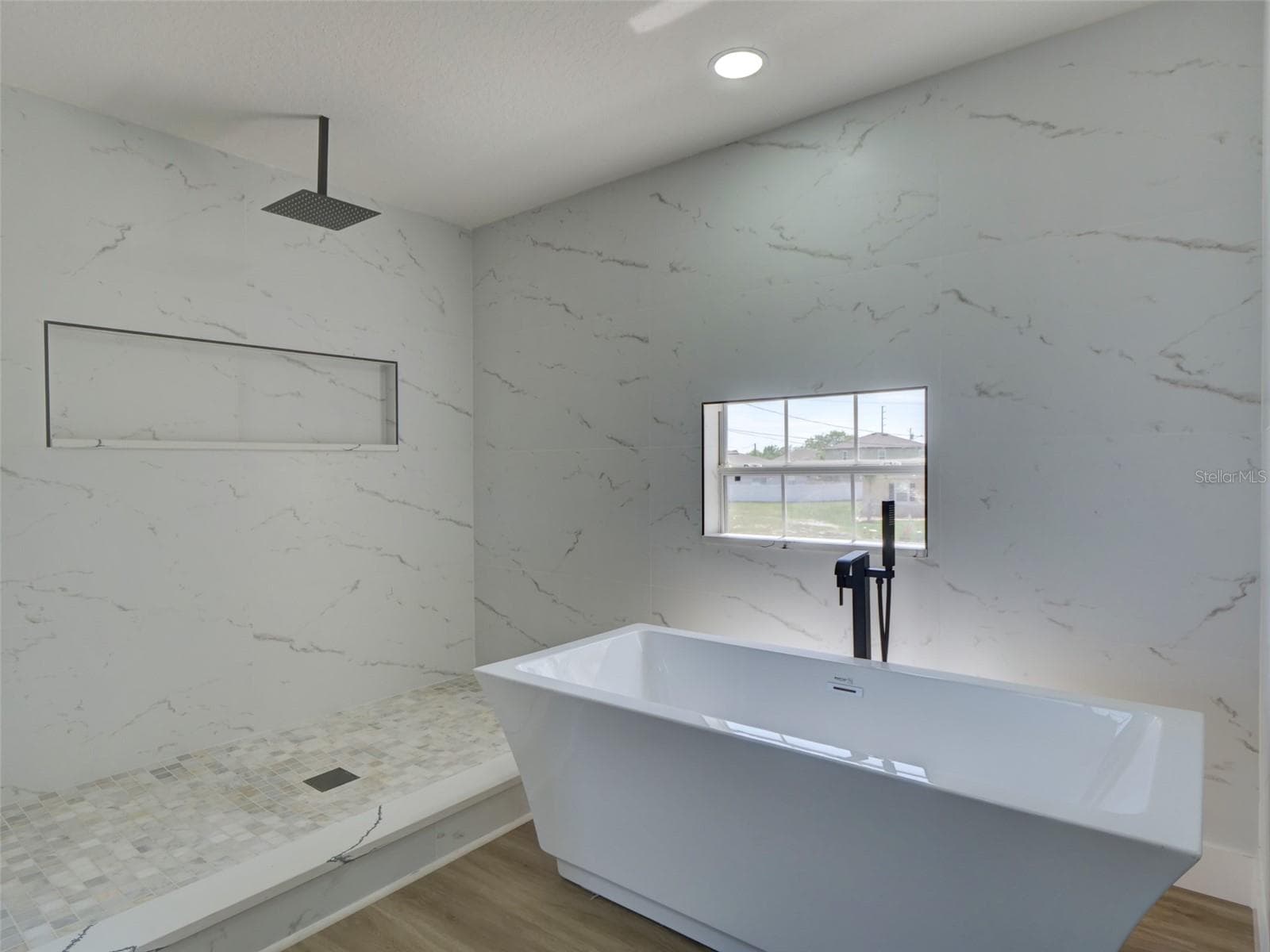 PRIMARY TUB AND SHOWER - 307 BIG BLACK LN, POINCIANA