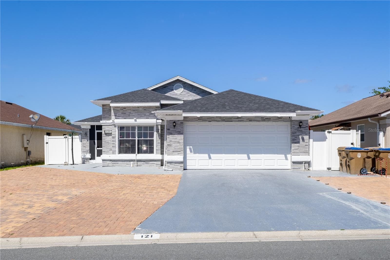 121 LOCHNESS LN