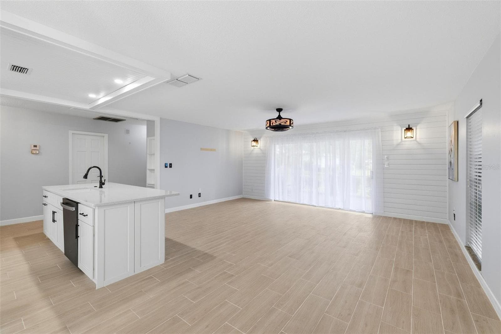 Another view of the great room - 4 ANTIGUA CIR #6, ENGLEWOOD