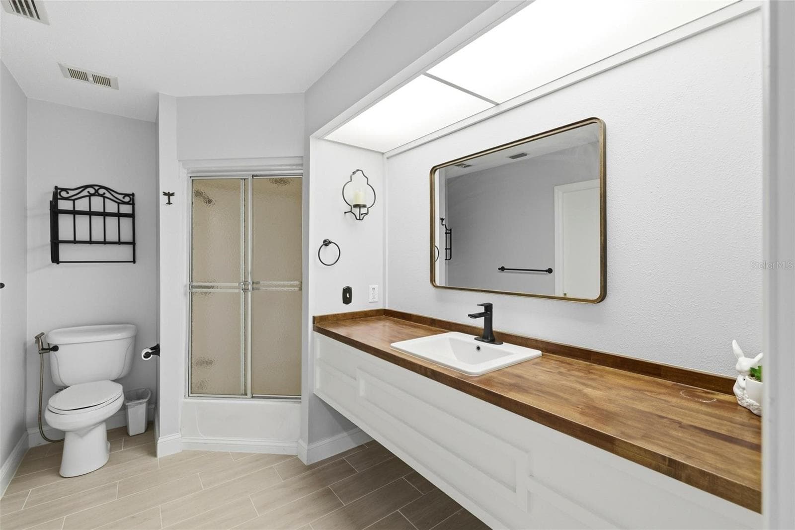 Guest bathroom with walk-in shower and large vanity. - 4 ANTIGUA CIR #6, ENGLEWOOD