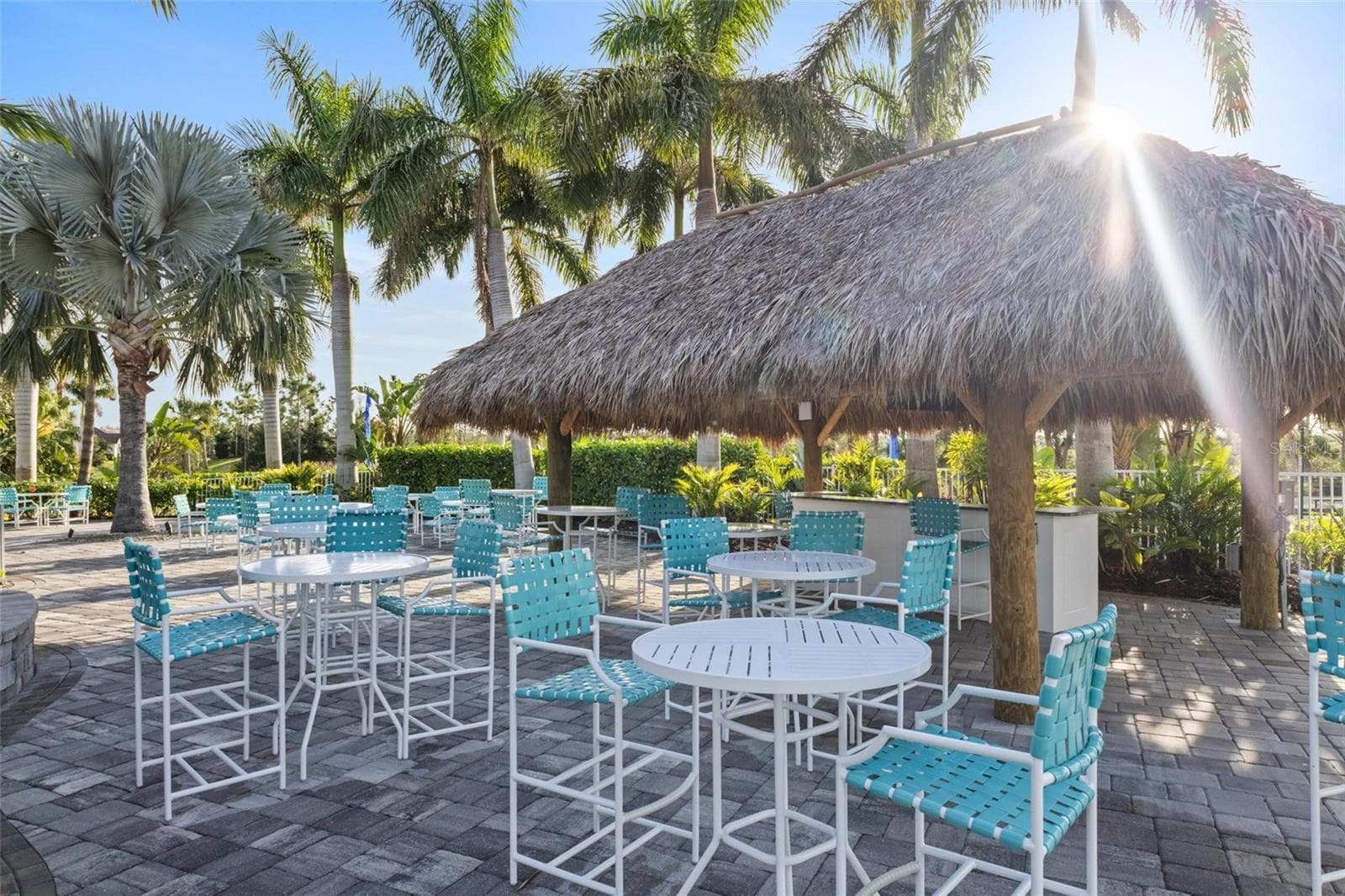 Outdoor seating at the restaurant - 4 ANTIGUA CIR #6, ENGLEWOOD