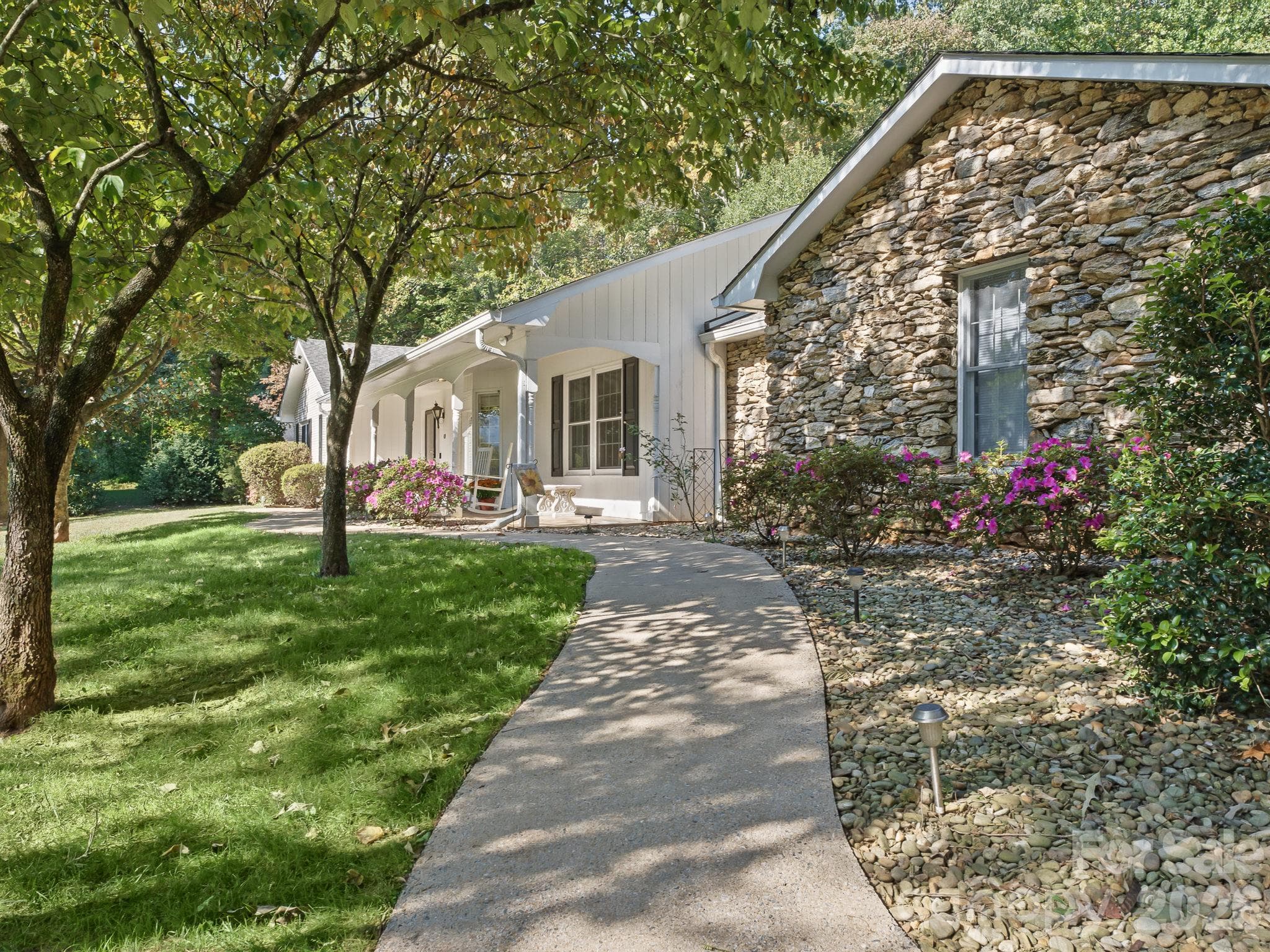 Single Family Residence at 109 Yardley Court, Hendersonville, photo 4 of 45
