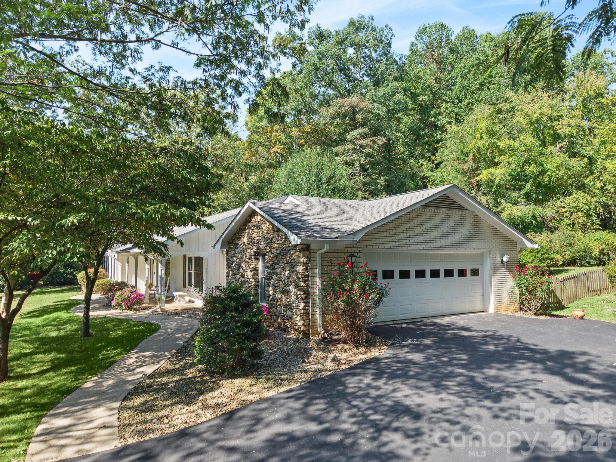 Single Family Residence at 109 Yardley Court, Hendersonville, photo 5 of 45