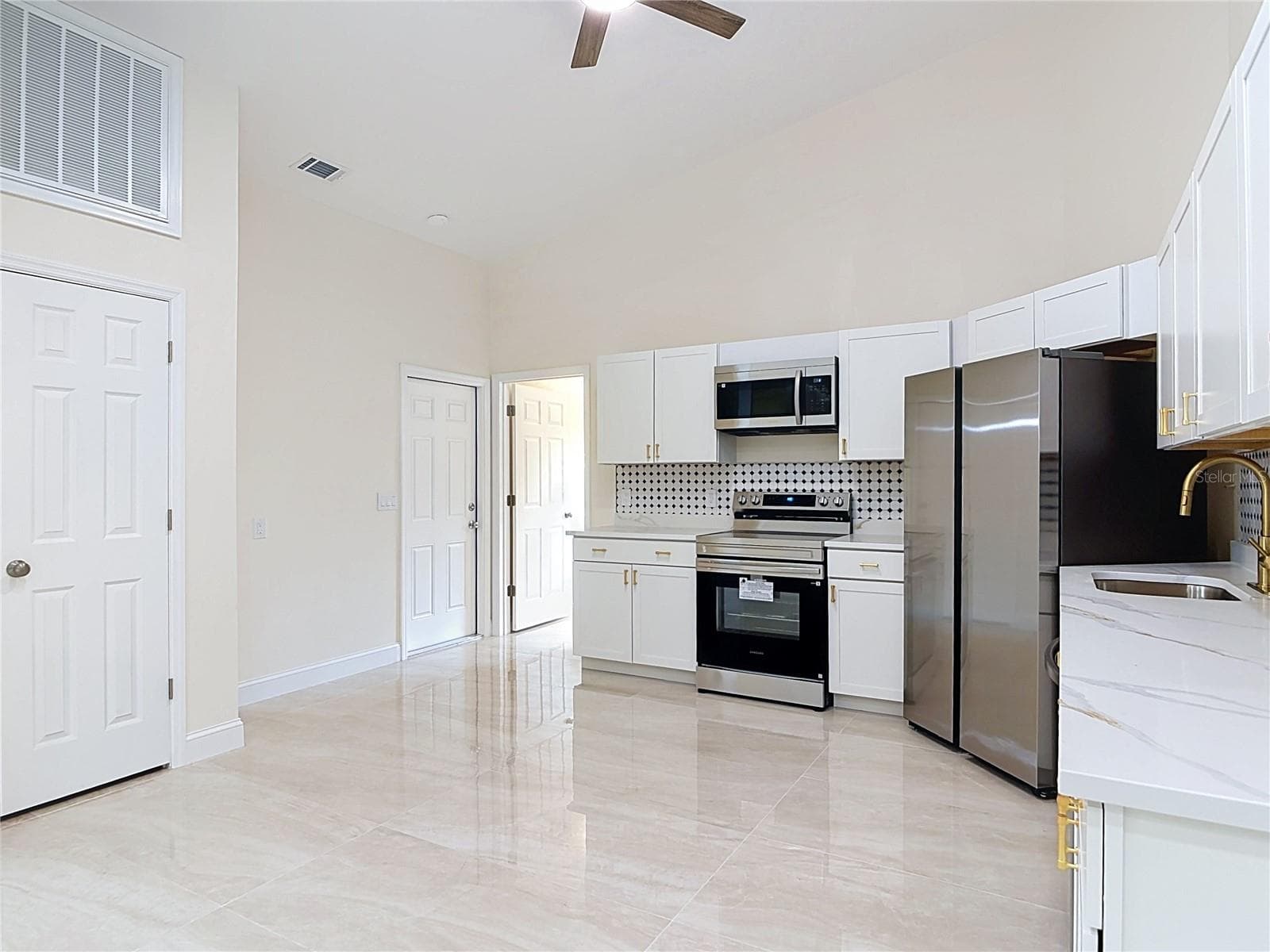 kitchen with pantry - 1395 KETTLEDRUM TRL, ENTERPRISE