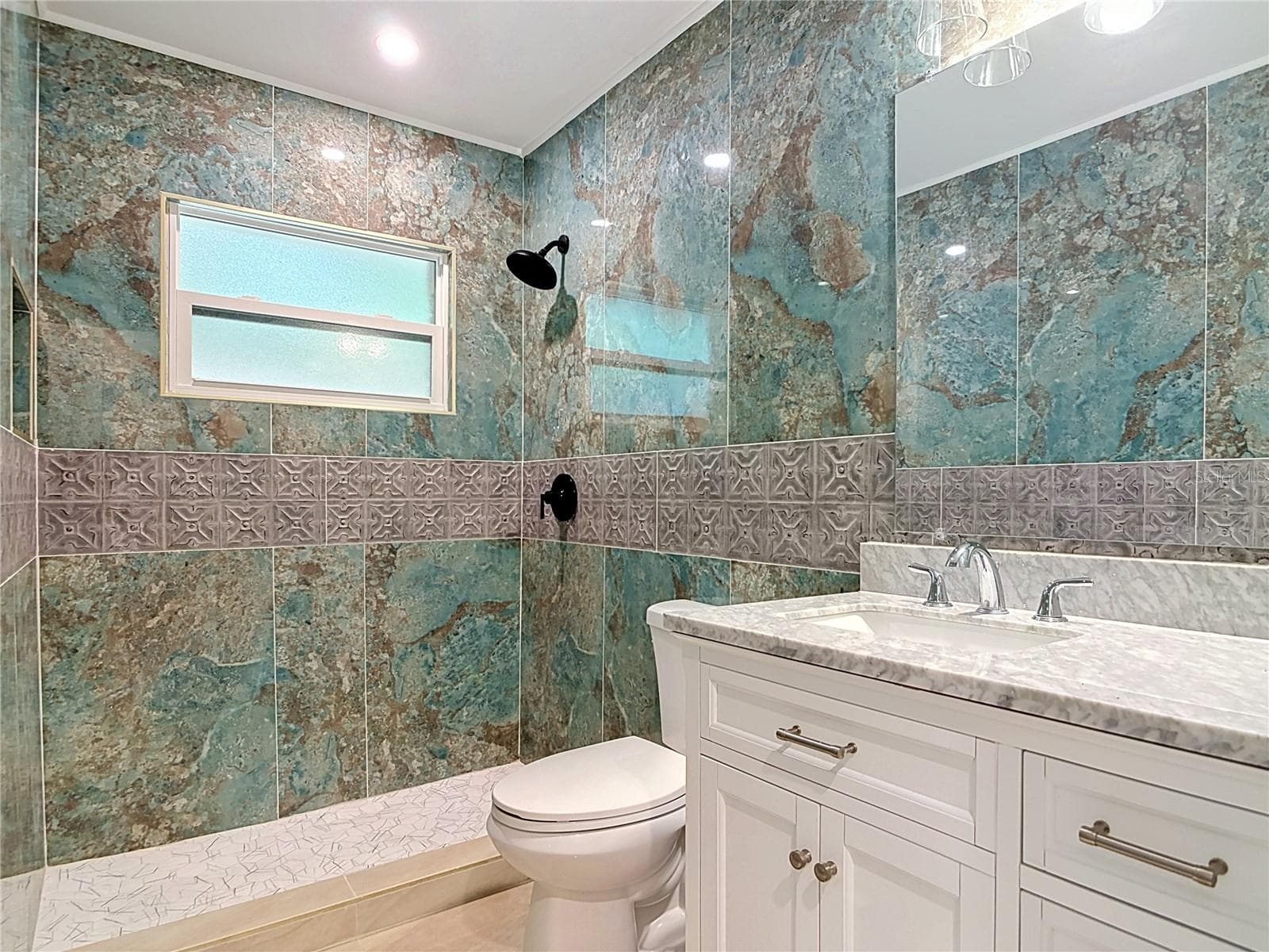 guest bath - 1395 KETTLEDRUM TRL, ENTERPRISE