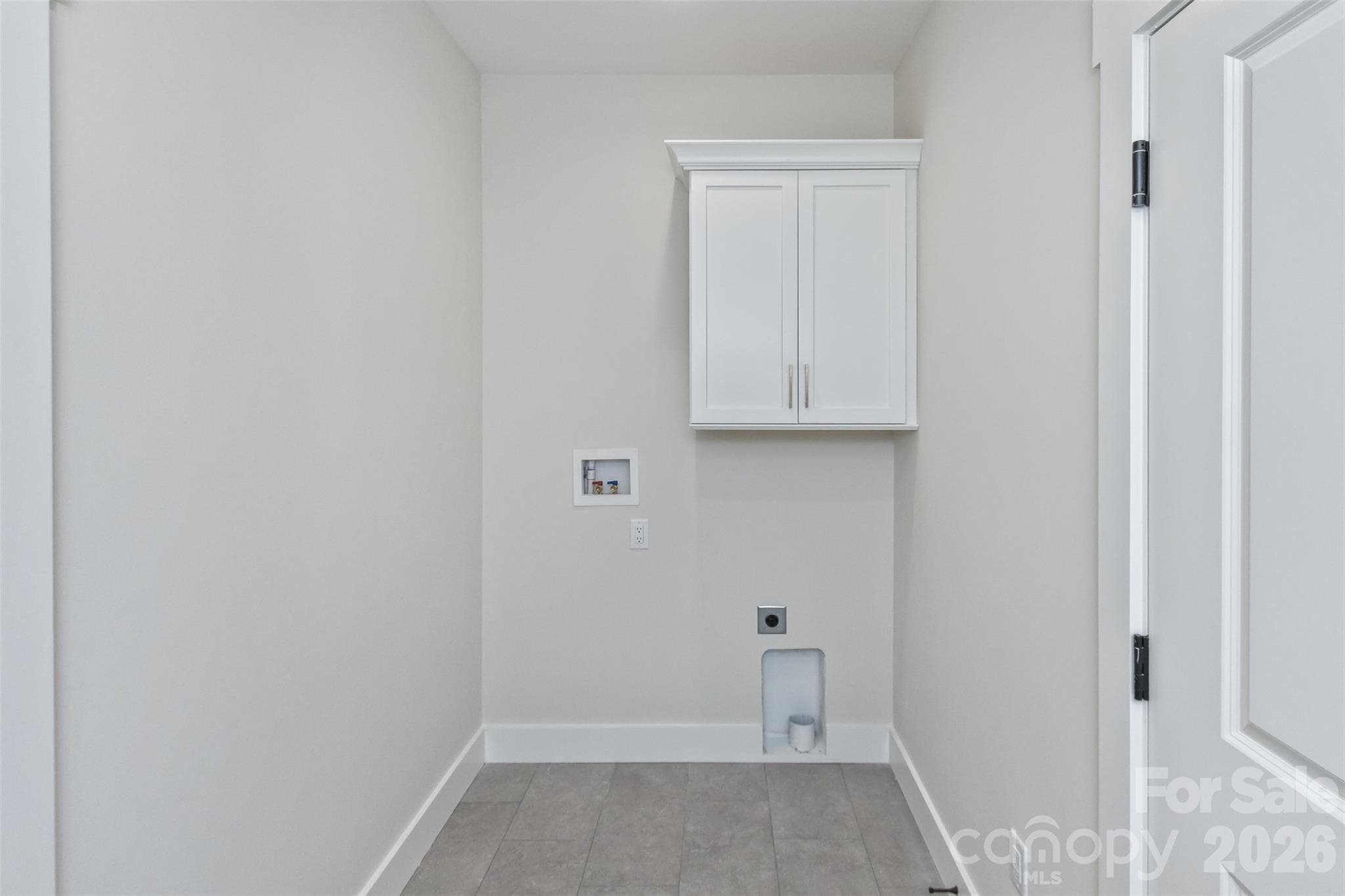 Side by Side Laundry & Mudroom - 148 Triple Fairways Drive, Hendersonville