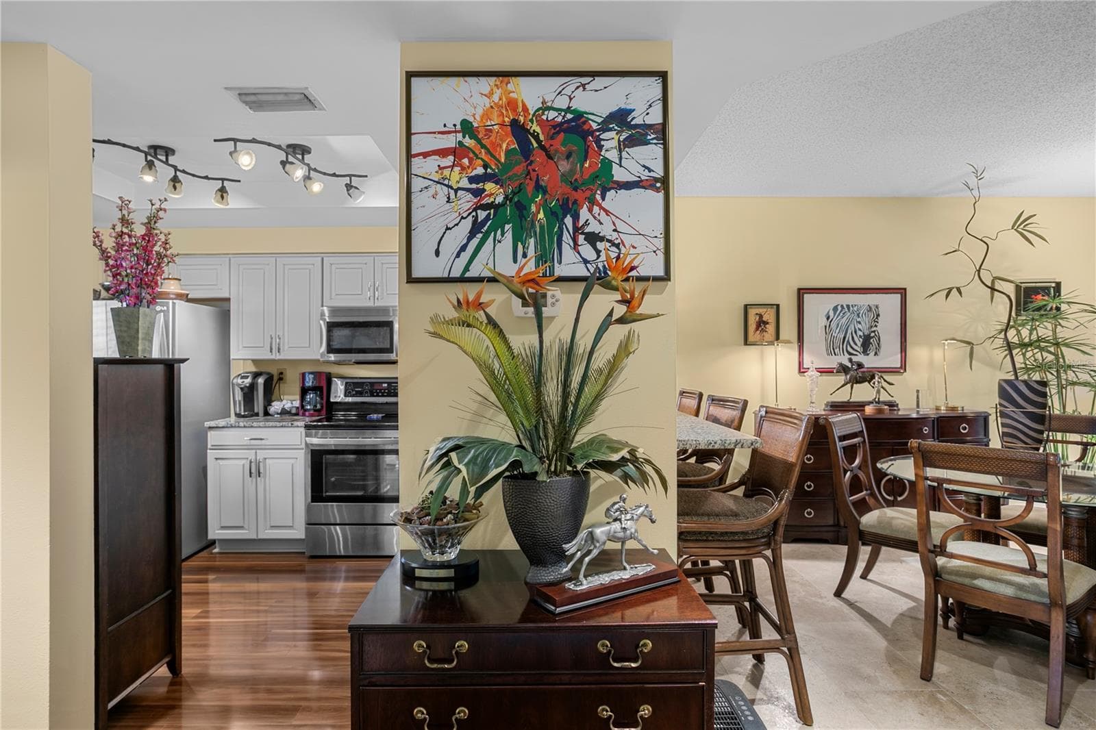 Let's step inside to the refreshed kitchen - 1000 S HARBOUR ISLAND BLVD #2306, TAMPA