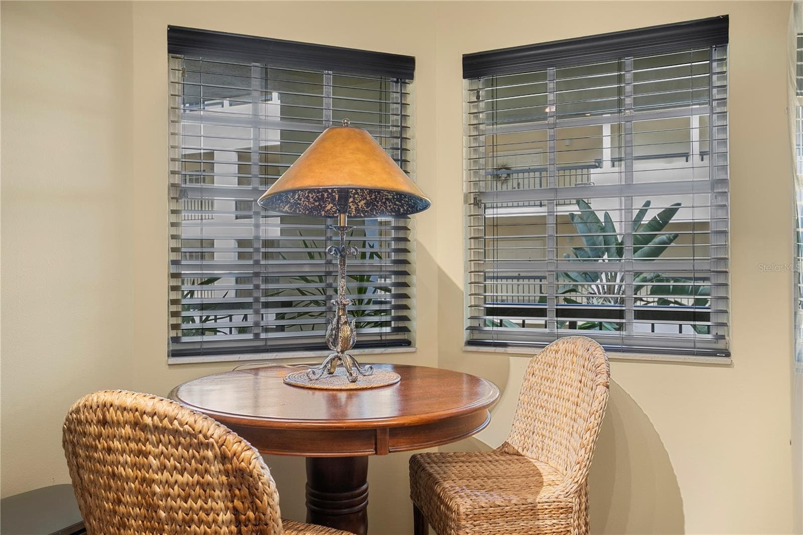 The kitchen offers space for a cozy bistro table - 1000 S HARBOUR ISLAND BLVD #2306, TAMPA
