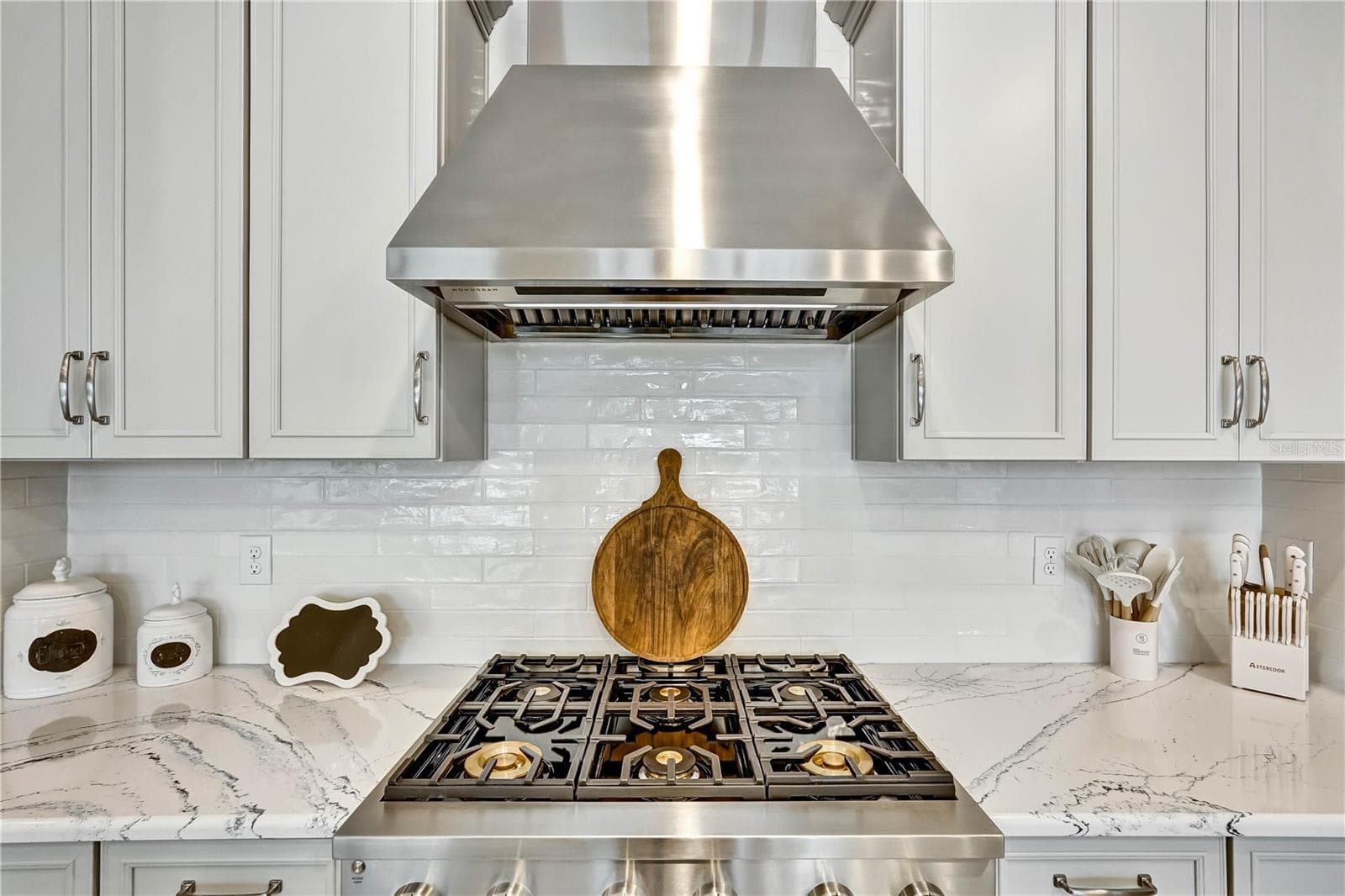 monogram gas cooktop - 15281 CONTENTA LOOP, LAKEWOOD RANCH