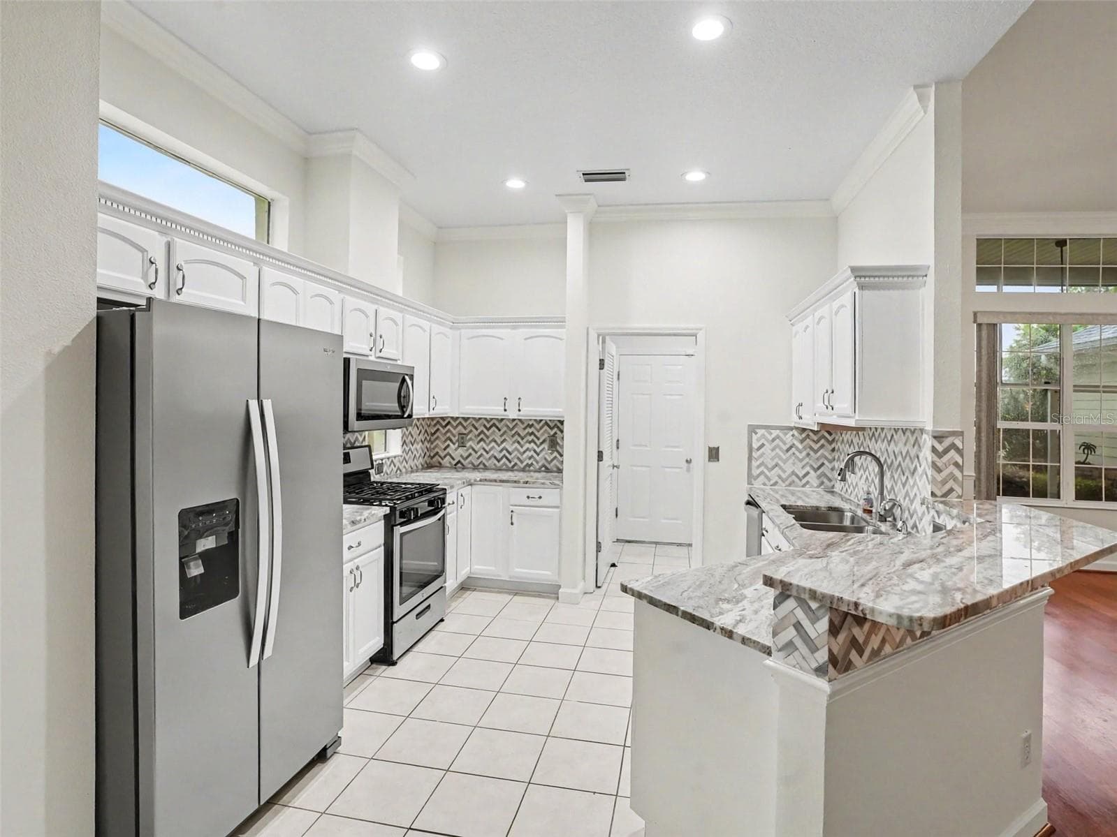 Single Family Residence at 8045 WATERBURY WAY, MOUNT DORA, photo 13 of 30