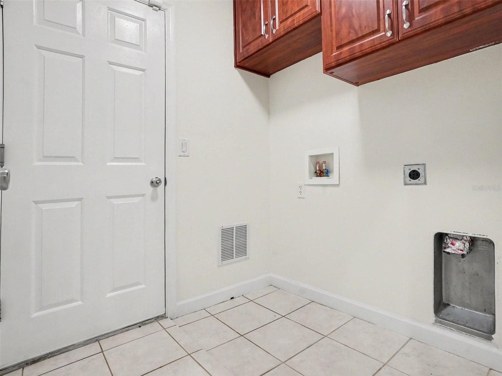 Single Family Residence at 8045 WATERBURY WAY, MOUNT DORA, photo 14 of 30