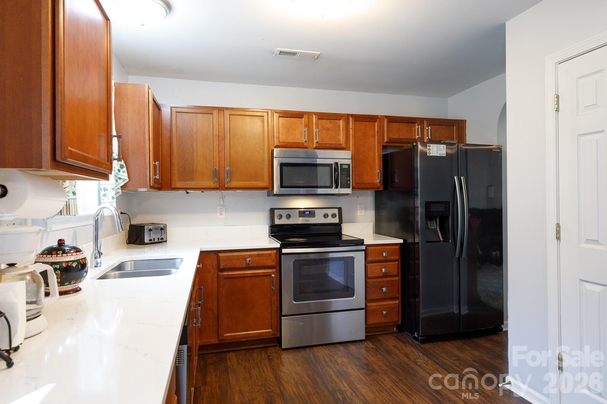 Single Family Residence at 229 Chicago Lane, York, photo 7 of 33