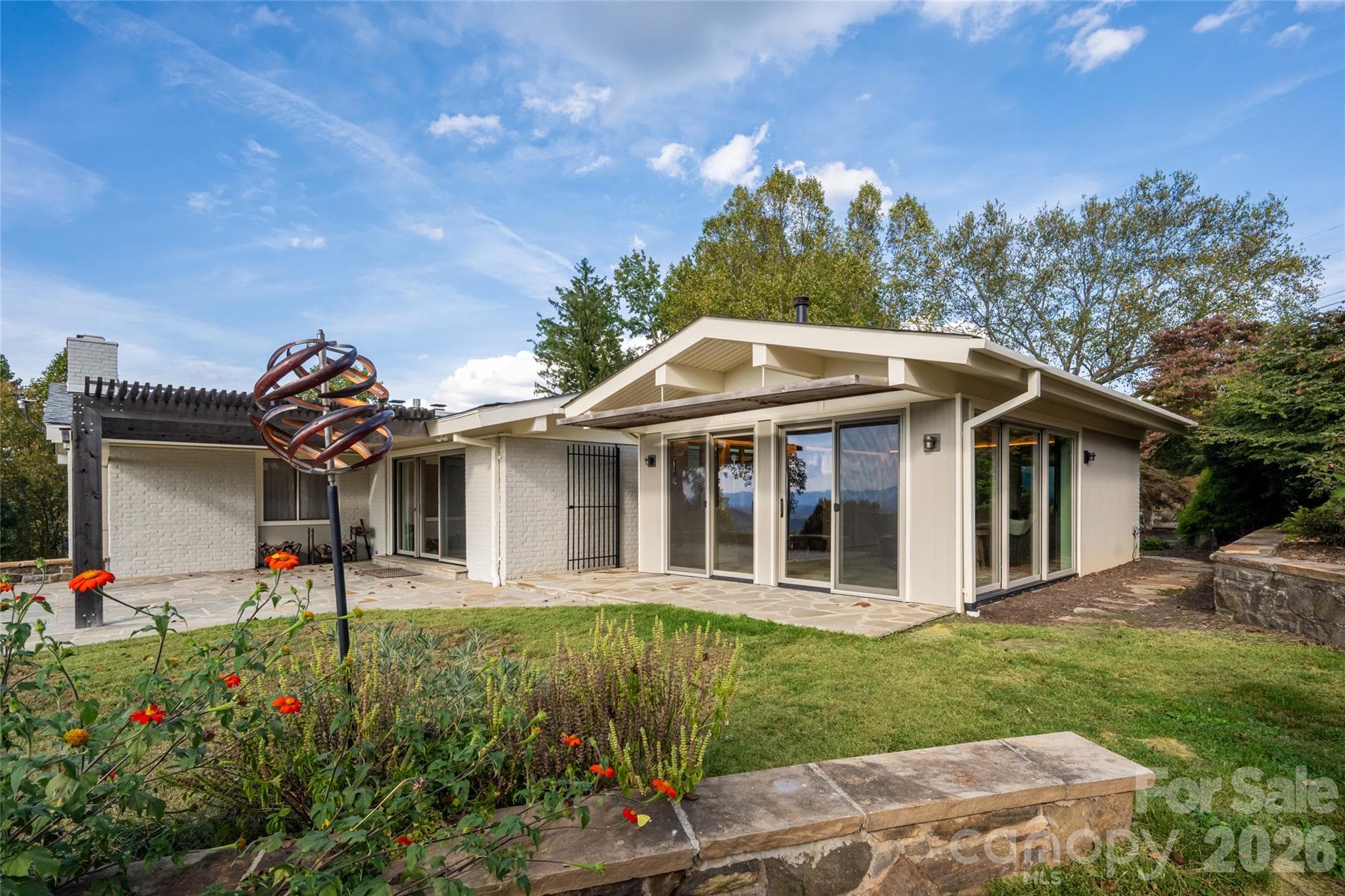 Level backyard - 92 Horizon Hill Road, Asheville
