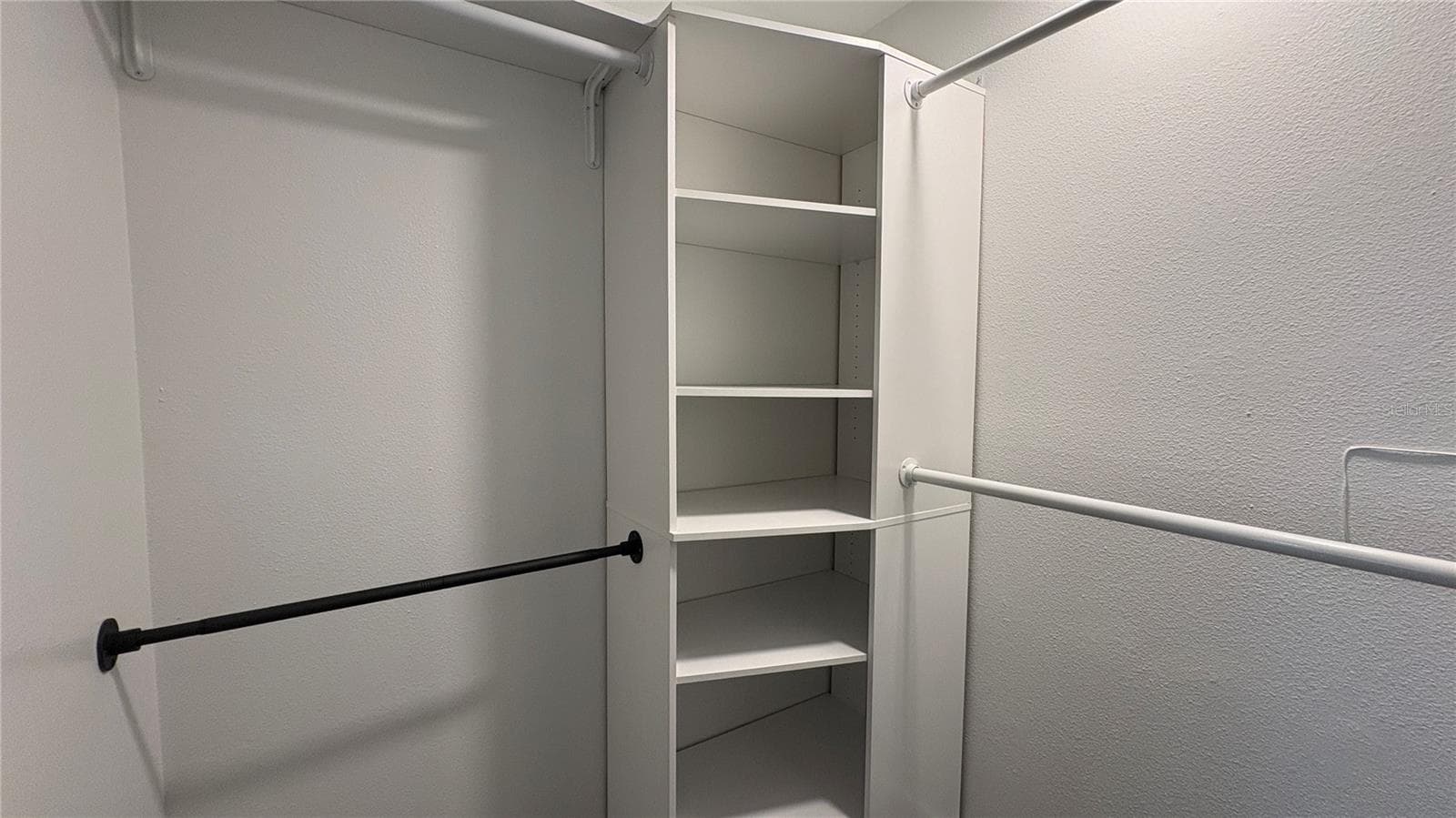 Primary walk-in closet - 6001 N LYNN AVE, TAMPA