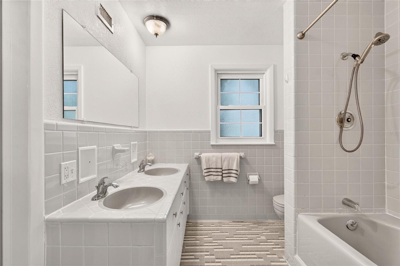 Primary Bathroom - 6994 NW HIGHWAY 320, MICANOPY
