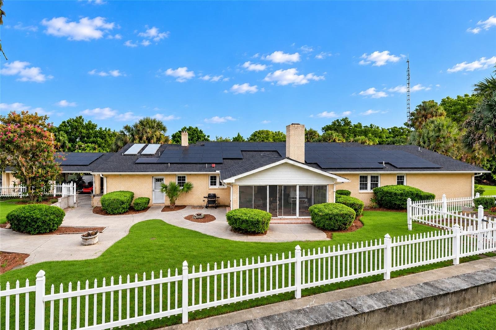 Back of Home - 6994 NW HIGHWAY 320, MICANOPY