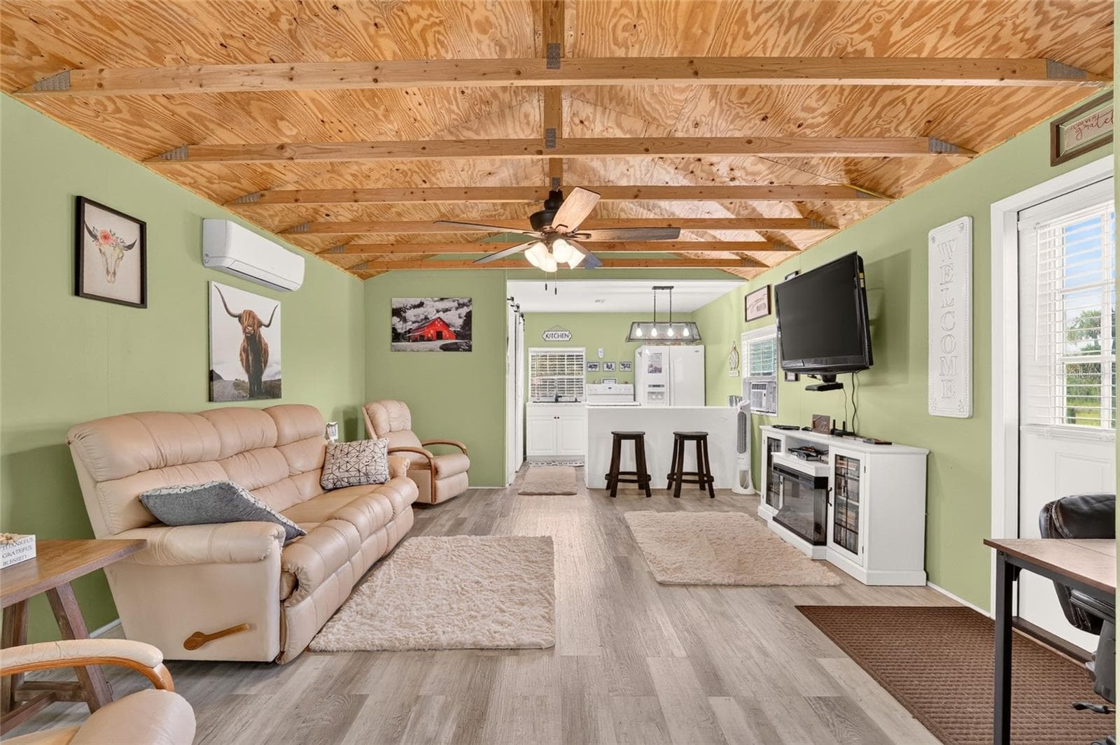 Guest House Living Room - 6994 NW HIGHWAY 320, MICANOPY
