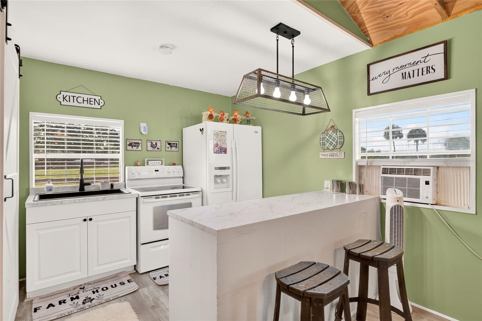 Guest House Kitchen - 6994 NW HIGHWAY 320, MICANOPY