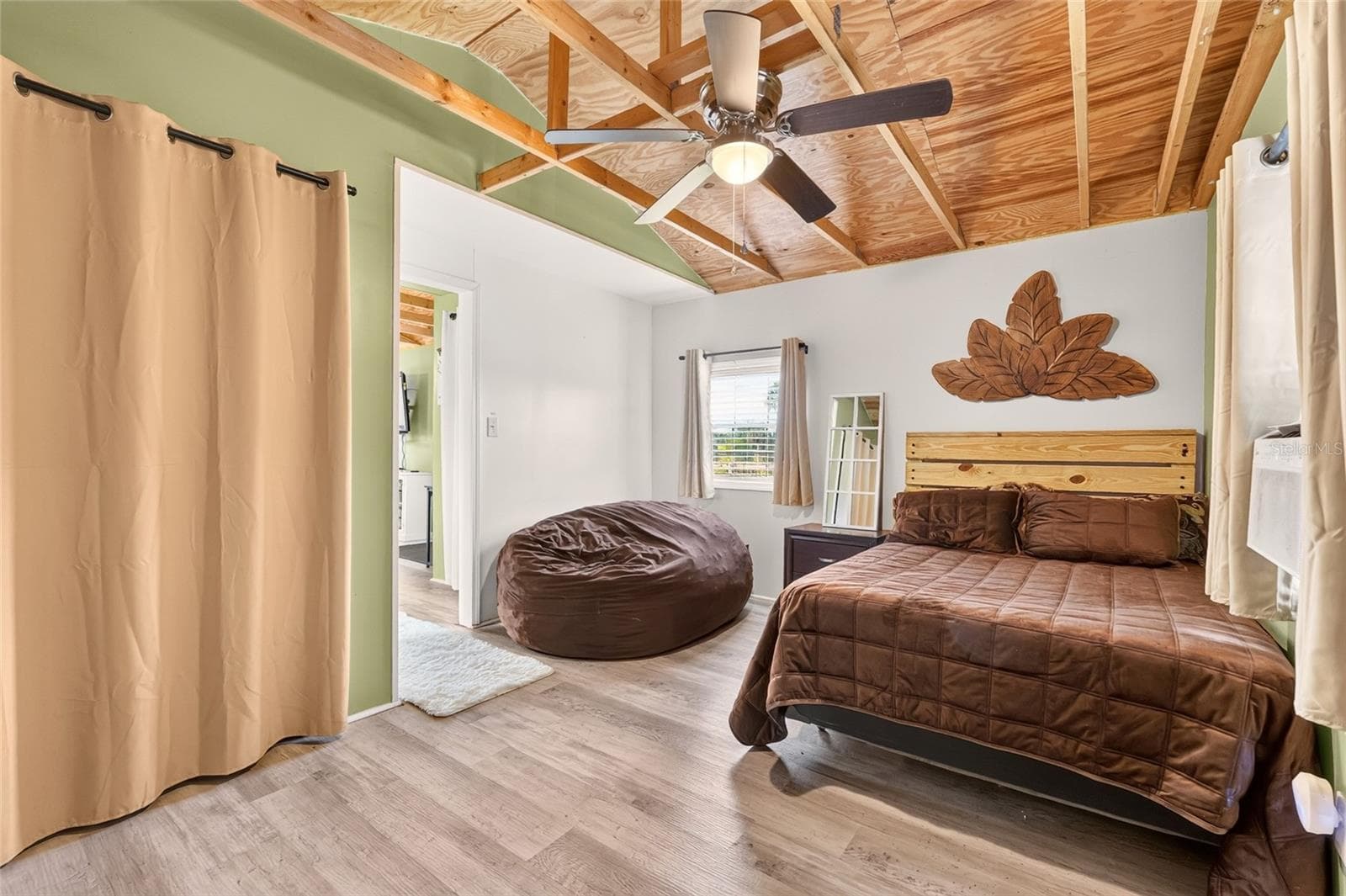 Guest House Bedroom - 6994 NW HIGHWAY 320, MICANOPY