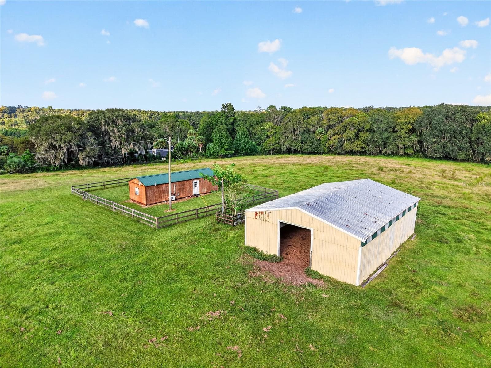 Barn - 6994 NW HIGHWAY 320, MICANOPY