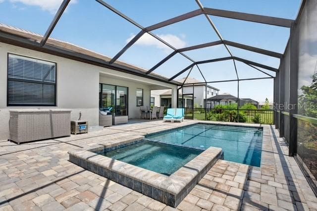 Heated Spa/Pool - 15104 OXFORD GREY DR, BRADENTON