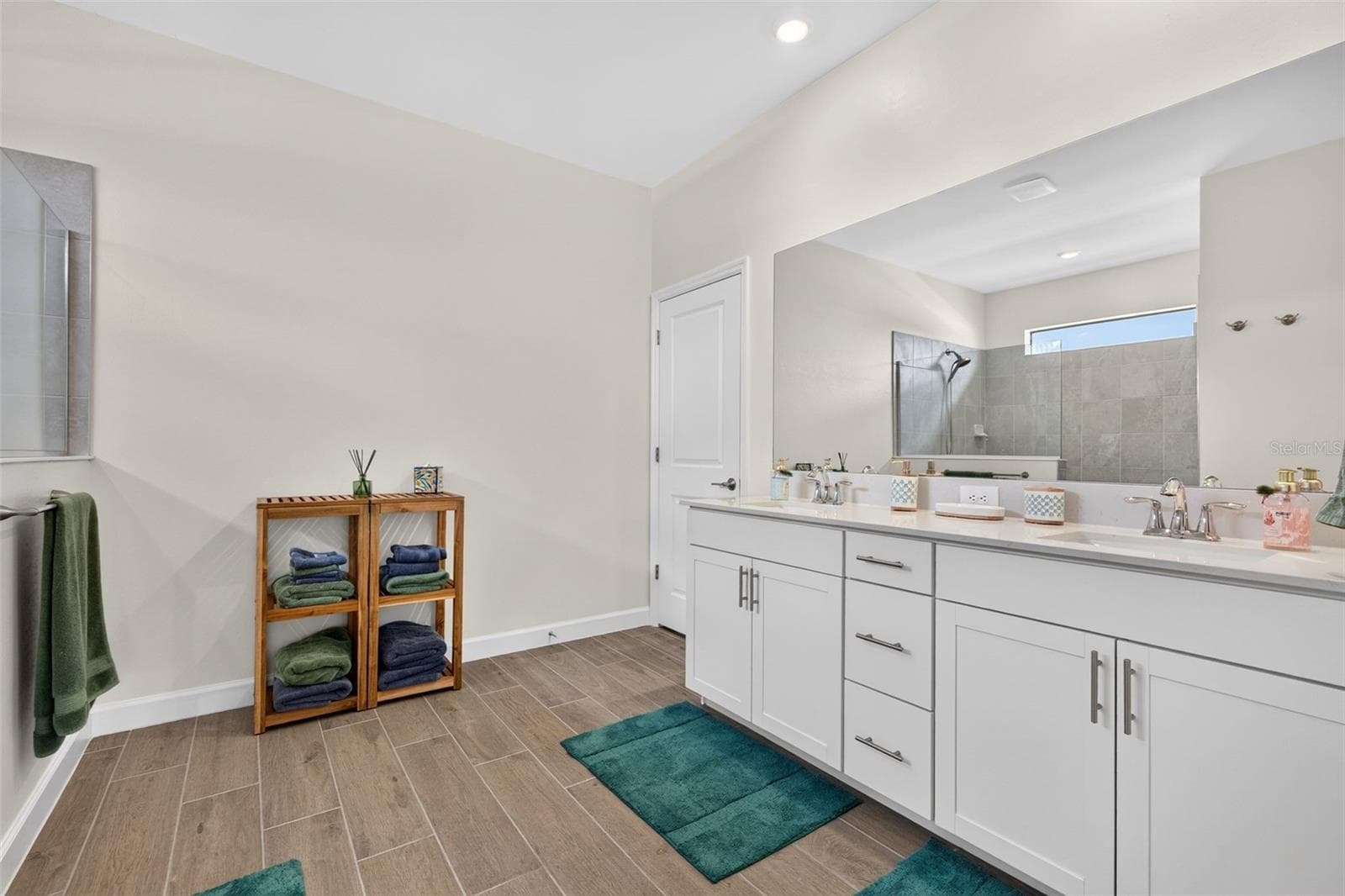 Double vanity - 15104 OXFORD GREY DR, BRADENTON