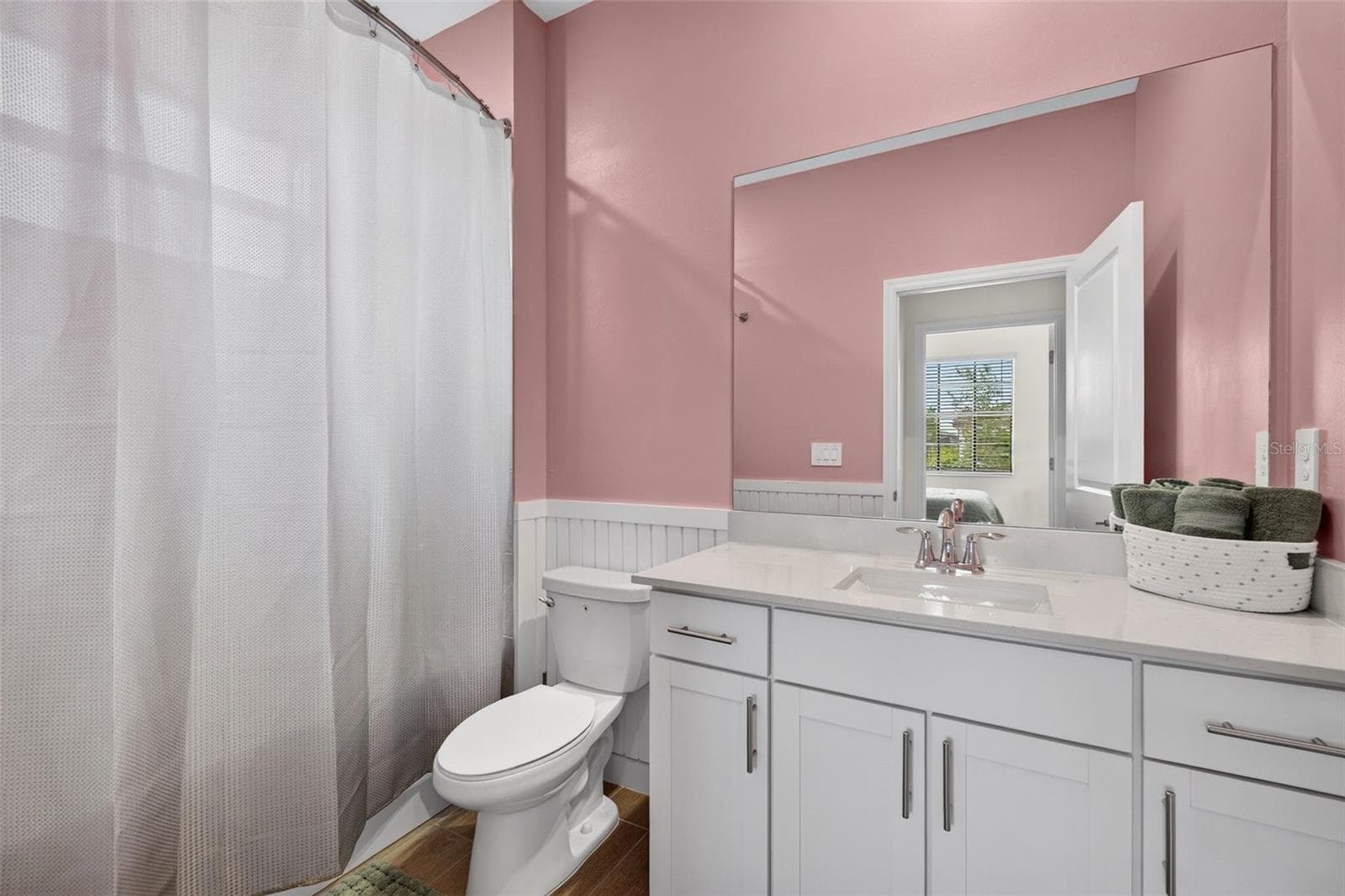 Guest Bath - 15104 OXFORD GREY DR, BRADENTON