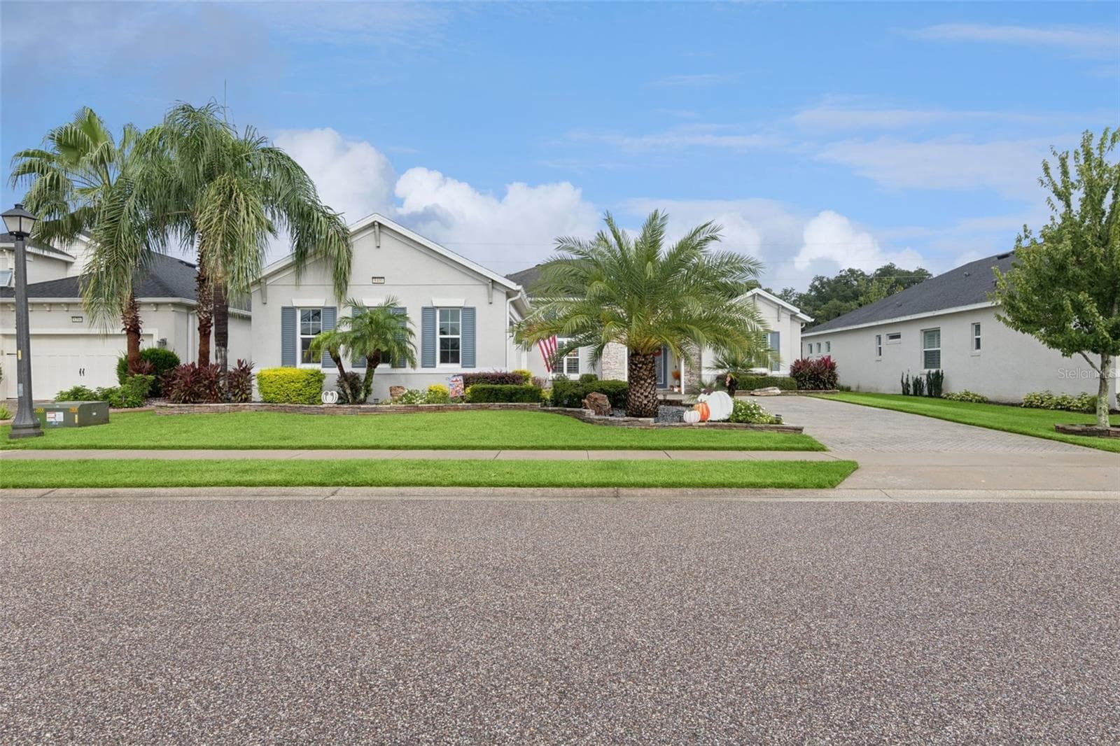 Single Family Residence at 8400 BRIDGEPORT BAY CIR, MOUNT DORA, photo 2 of 82