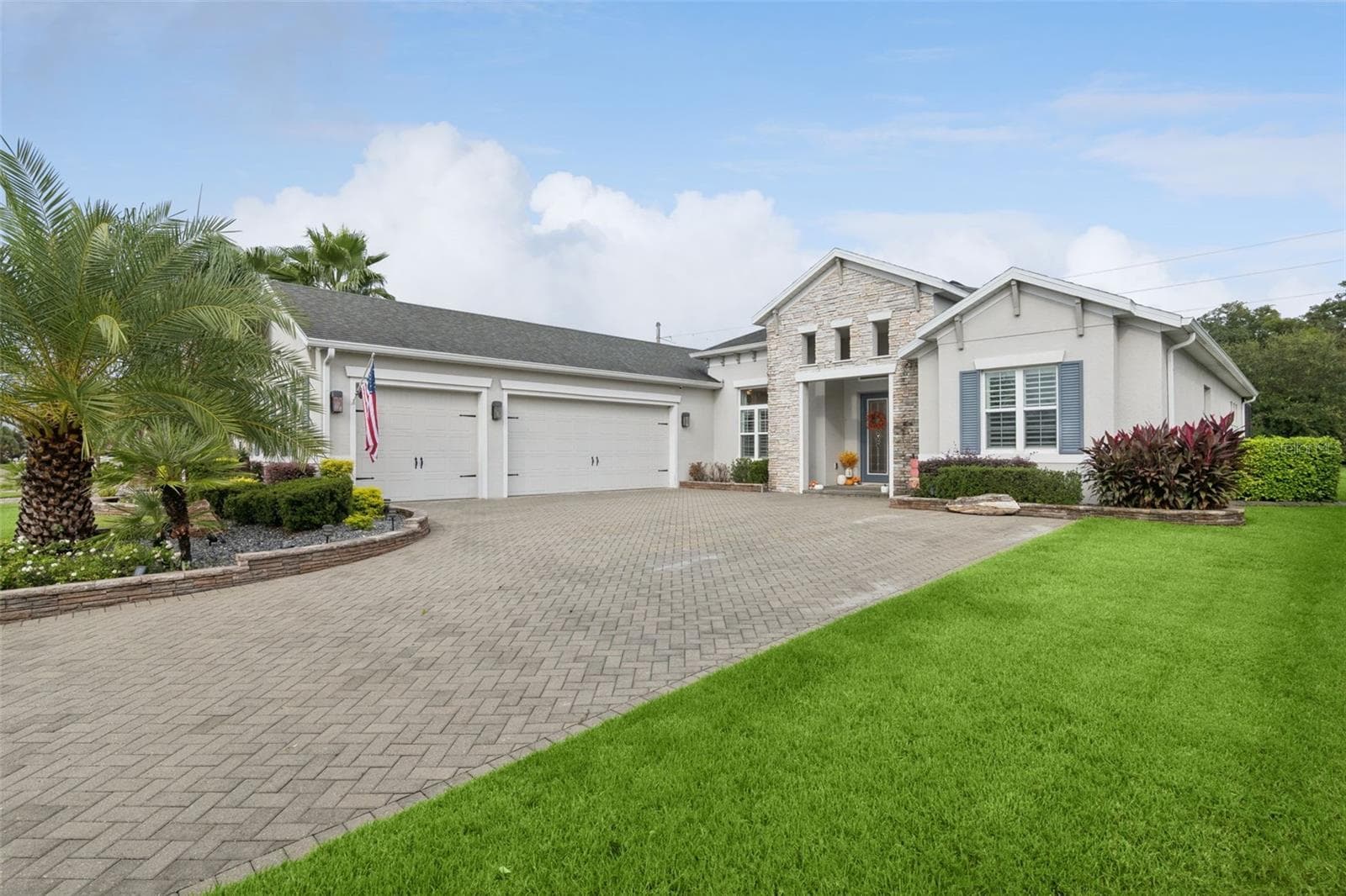 Single Family Residence at 8400 BRIDGEPORT BAY CIR, MOUNT DORA, photo 3 of 82