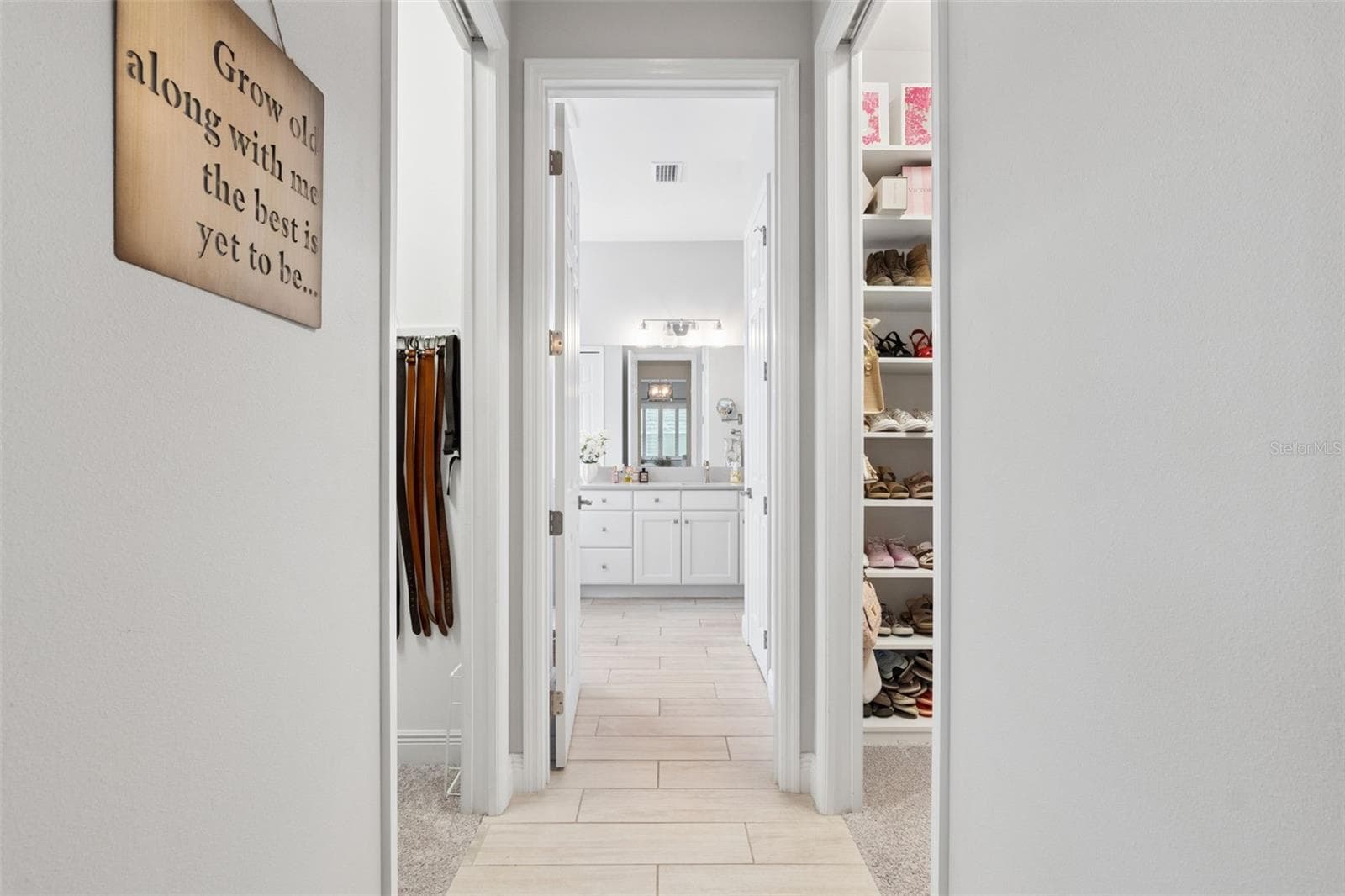 hall to primary bathroom - 8400 BRIDGEPORT BAY CIR, MOUNT DORA