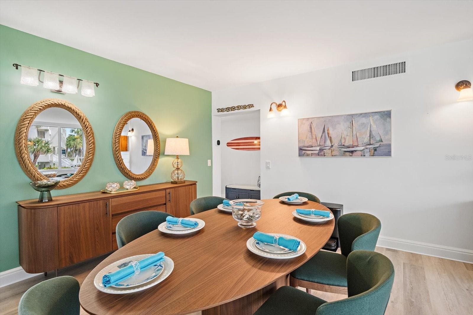 Dining table - 100 SANDS POINT RD #219, LONGBOAT KEY