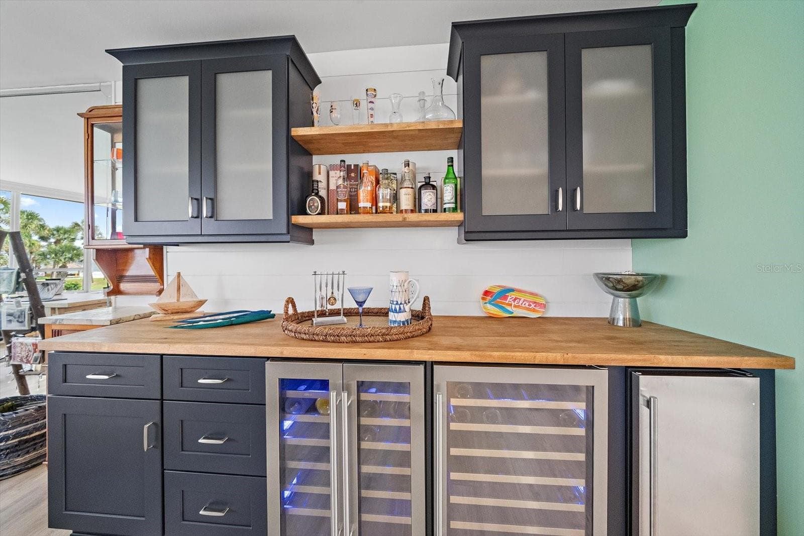 Entertainment / beverage center - 100 SANDS POINT RD #219, LONGBOAT KEY