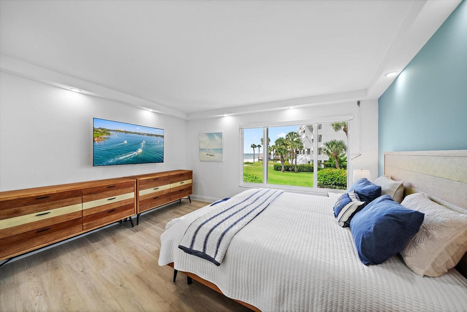 Primary bedroom - 100 SANDS POINT RD #219, LONGBOAT KEY
