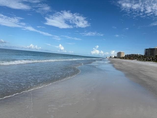 Private beach - 100 SANDS POINT RD #219, LONGBOAT KEY