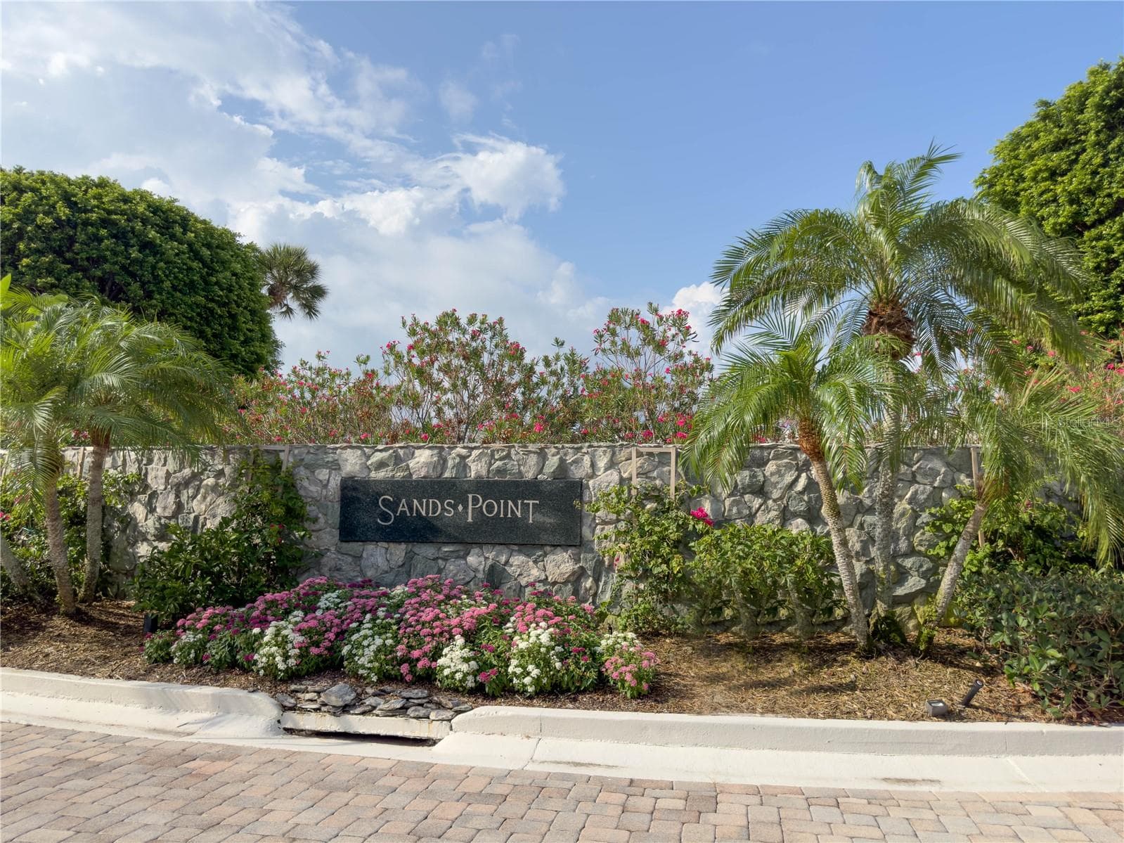 Sands Point entrance - 100 SANDS POINT RD #219, LONGBOAT KEY