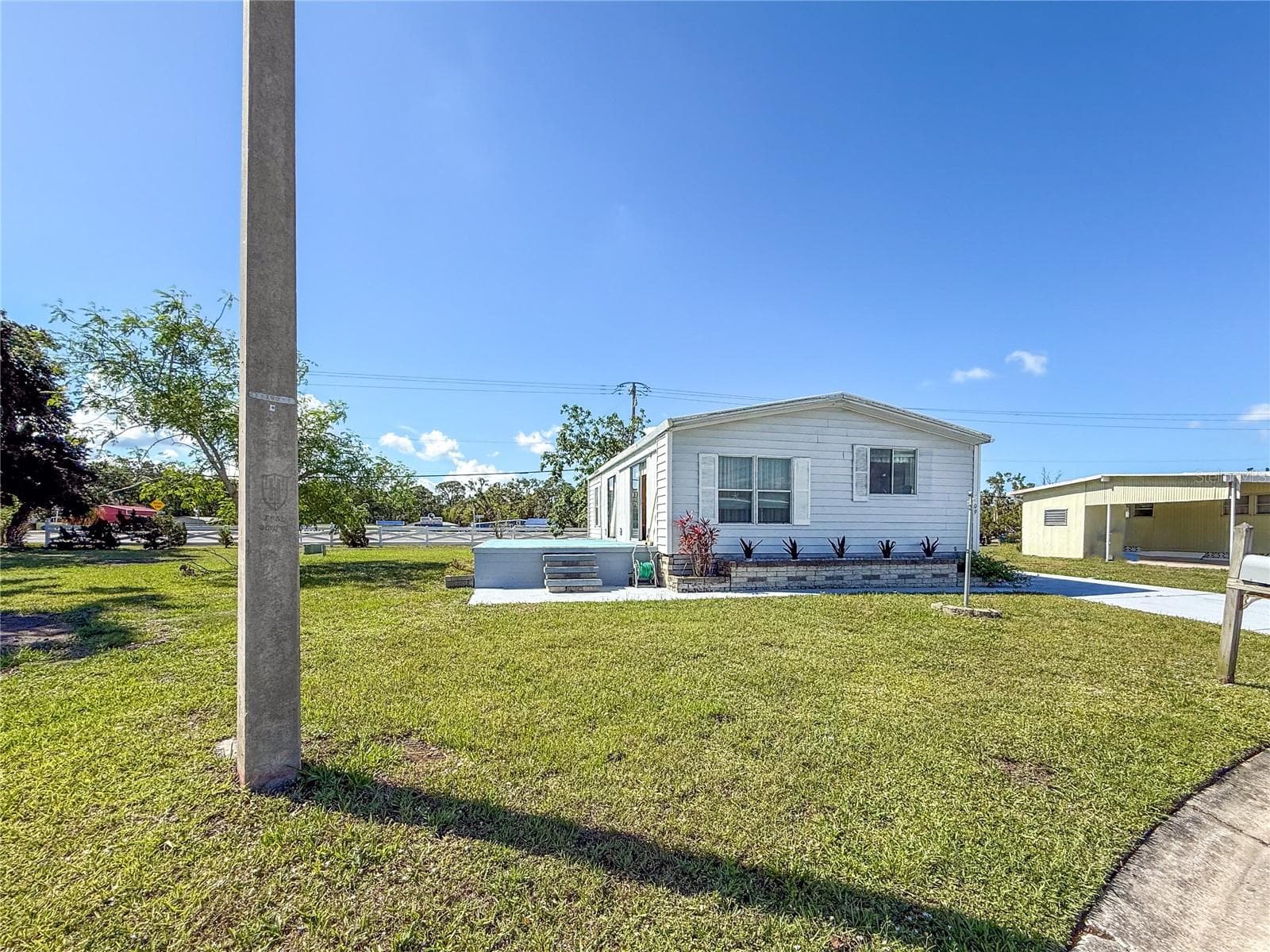 Manufactured Home at 4609 10TH STREET CT E, ELLENTON, photo 5 of 33
