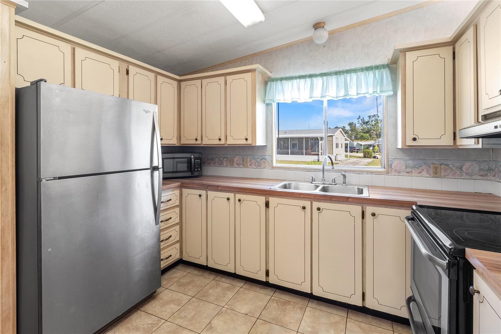 Manufactured Home at 4609 10TH STREET CT E, ELLENTON, photo 8 of 33